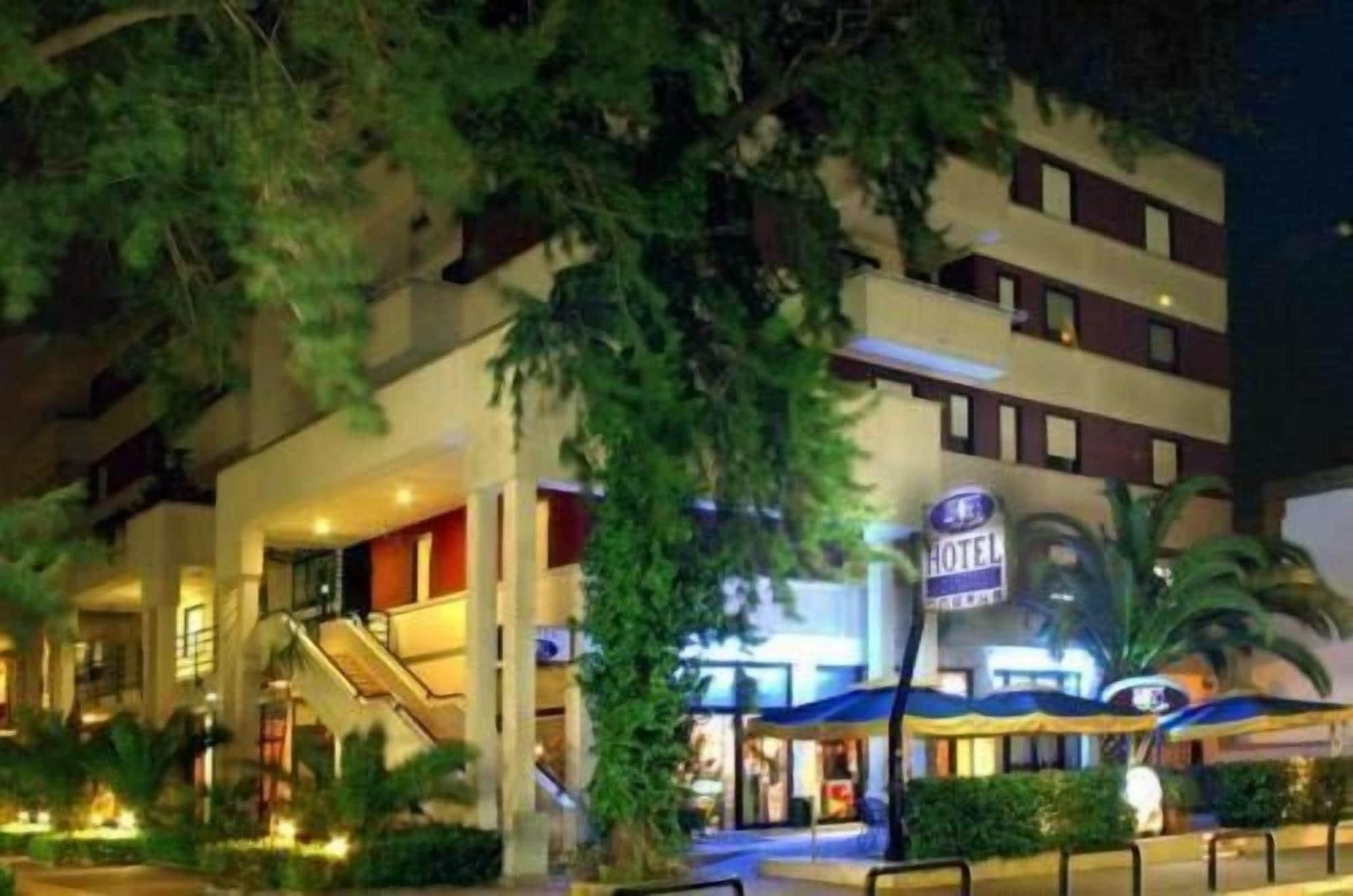 Vista Exterior Hotel Blue Rose's