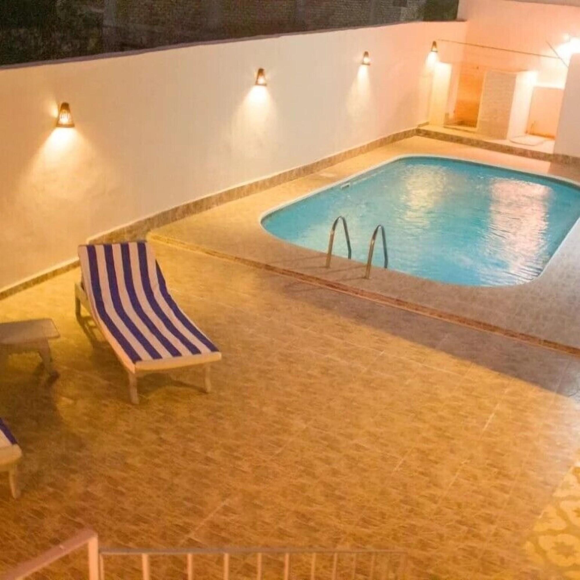 Vista Piscina Desert paradise Hotel