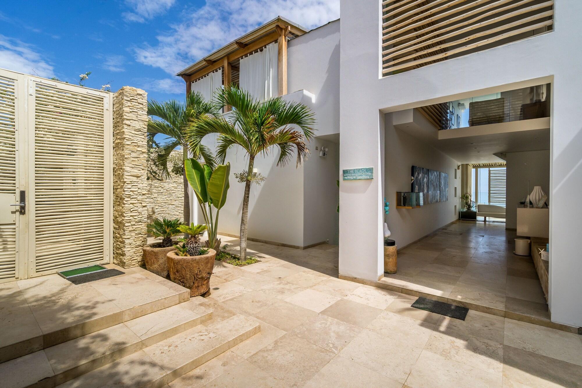 Vista Exterior DCO Suites Lounge & Spa