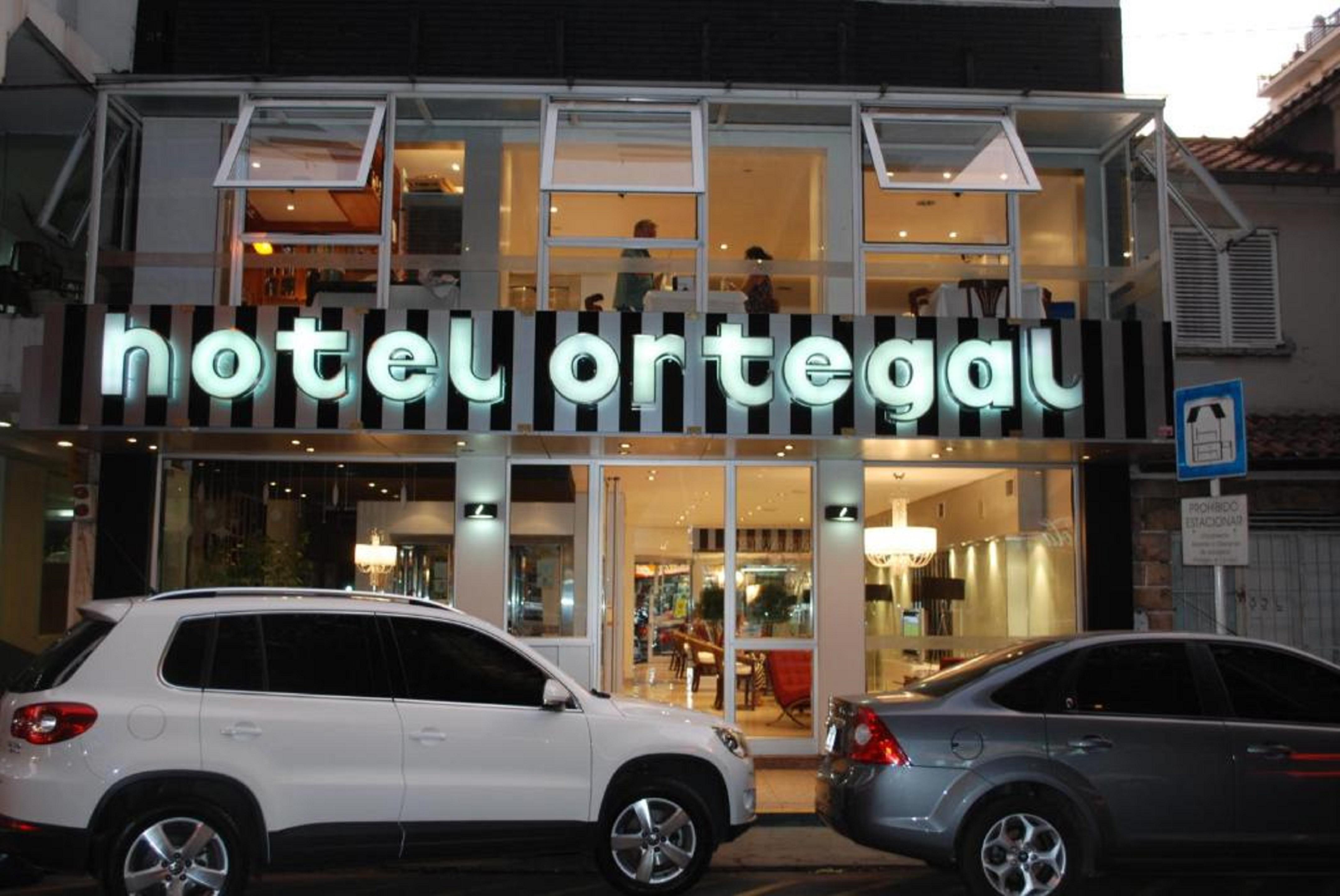 Vista Exterior Hotel Ortegal