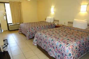 Alojamiento - Super 6 Inn & Suites
