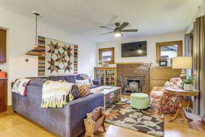 Renta Vacacional - Explore Denver! Welcoming Home w/ Porch & Yard