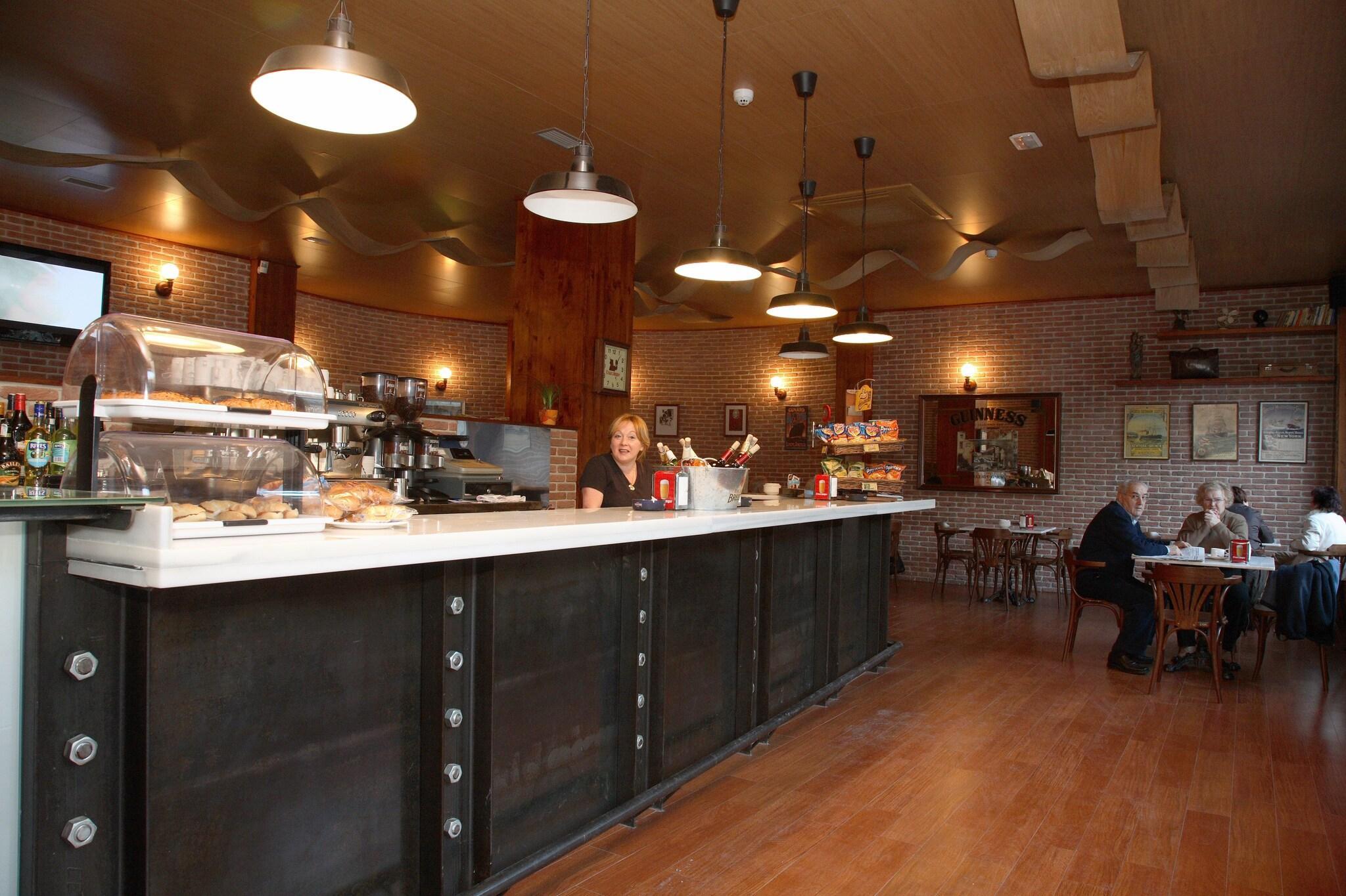 Bar/Salón Villa De Ermua