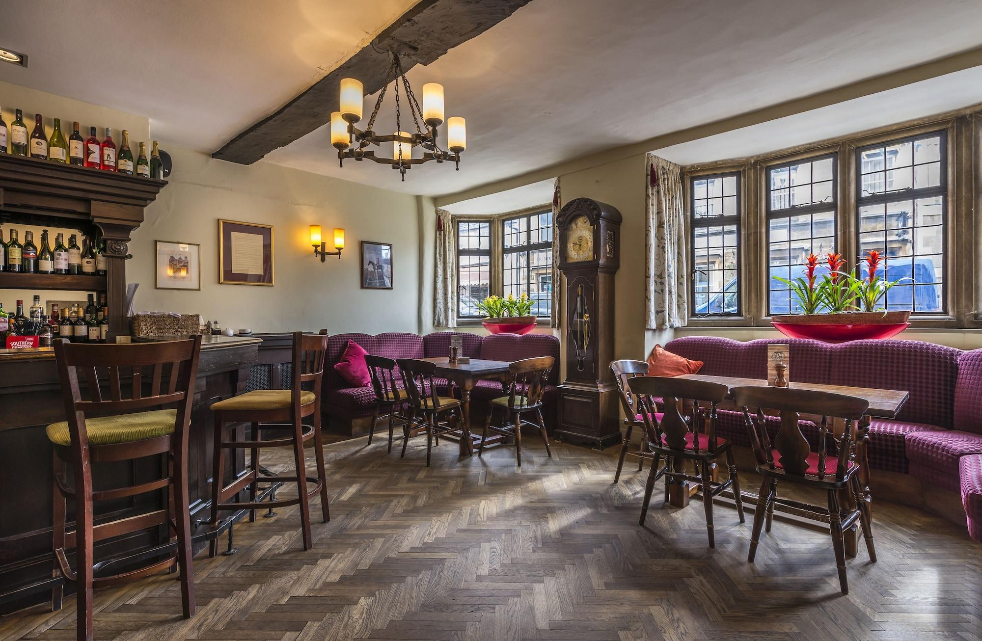 Bar/Salón The Talbot Hotel, Oundle, Northamptonshire