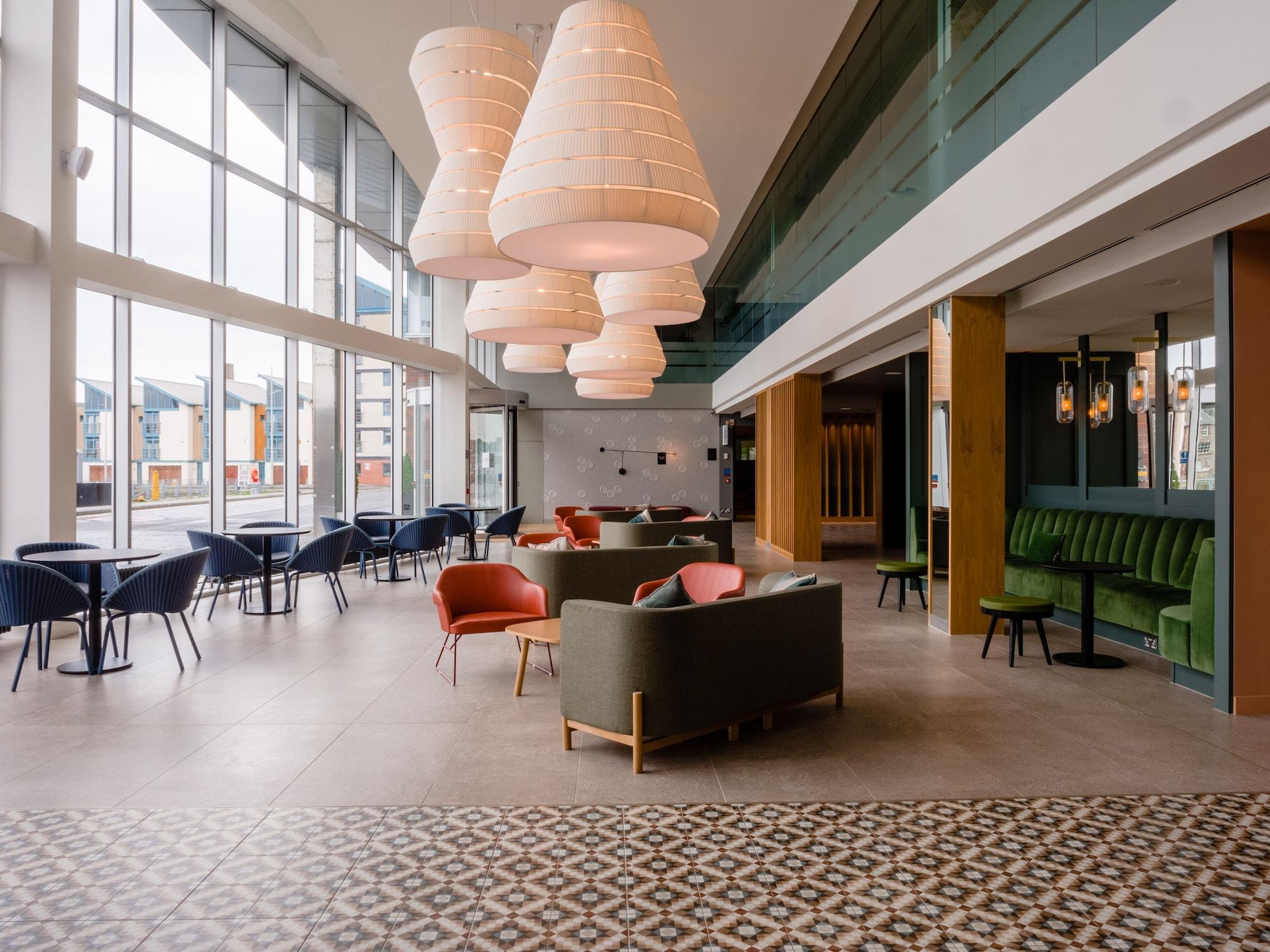 Vista Lobby Apex City Quay Hotel & Spa