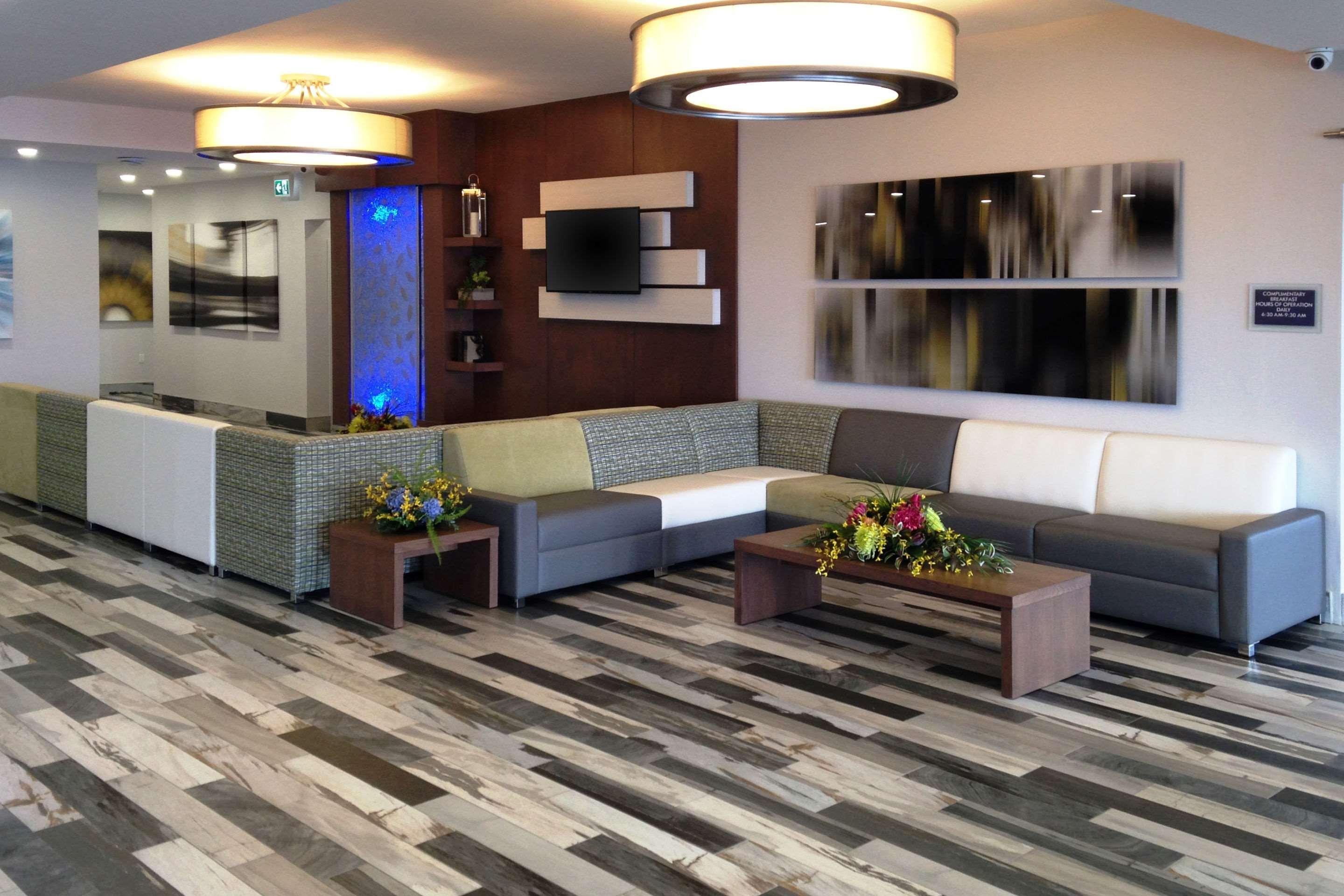 Vista Lobby Quality Inn New Liskeard