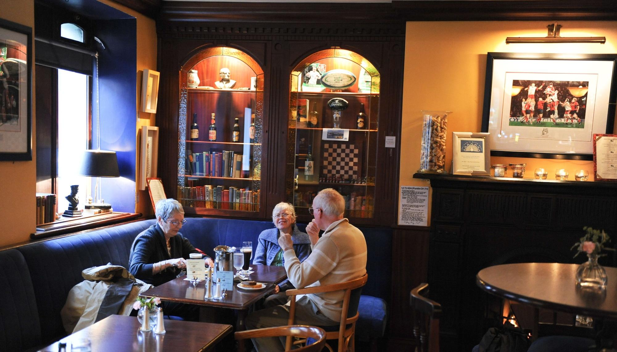 Bar/Salón Ahernes Townhouse & Seafood Bar