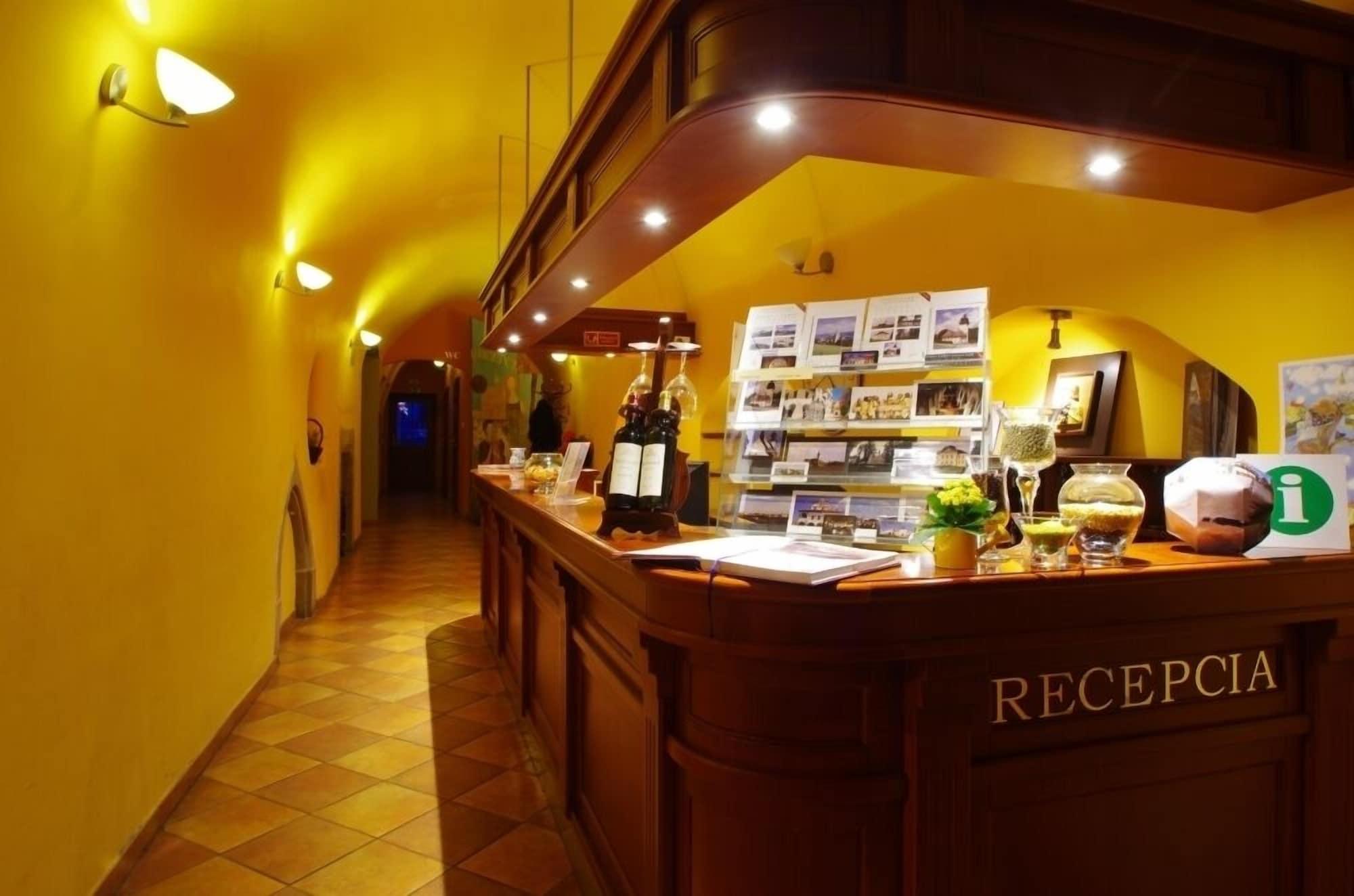 Varios Hotel U Leva