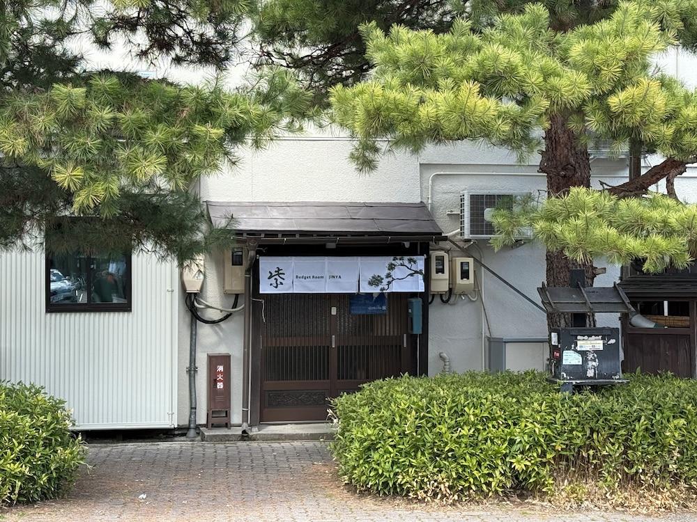 Vista Exterior Backpackers Jinya