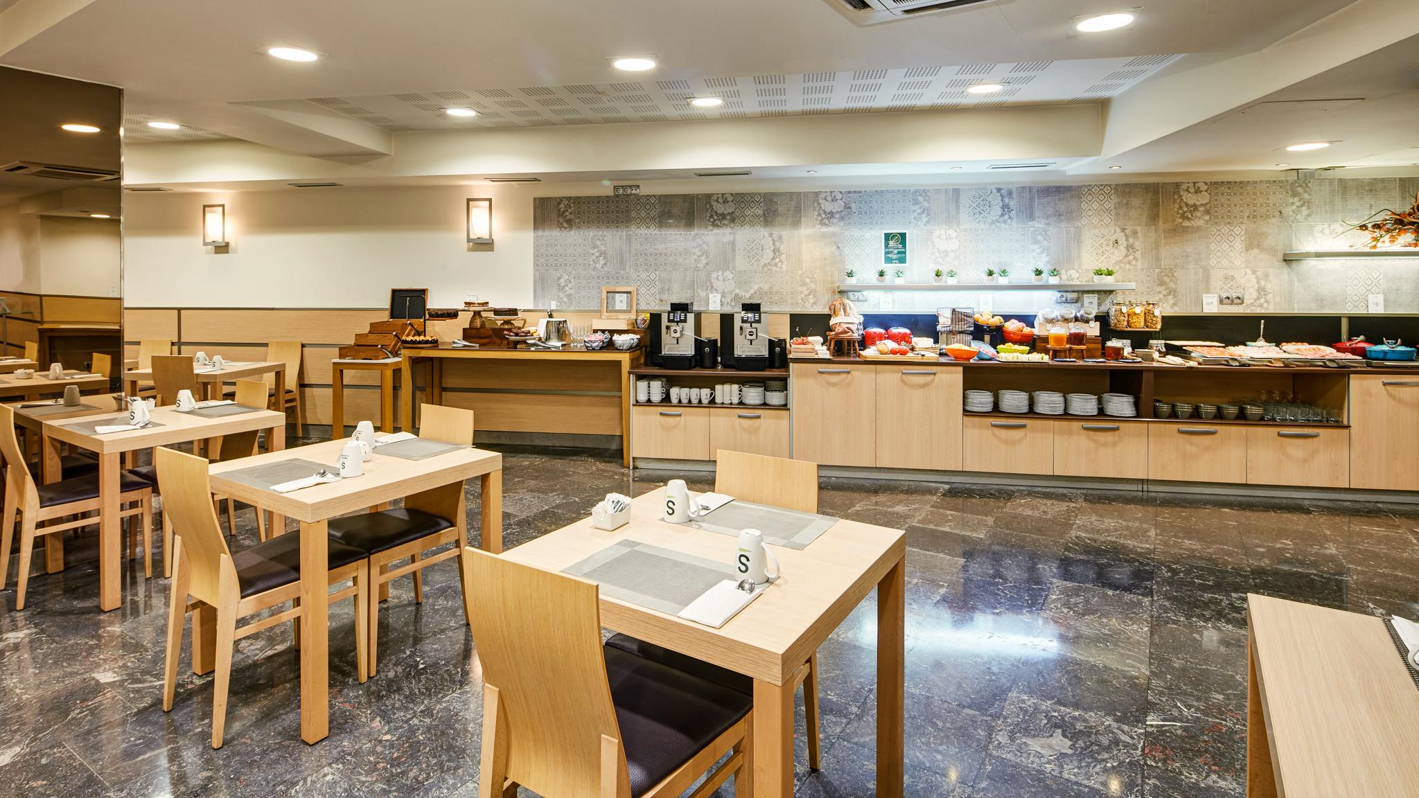 Bar/Salón Sercotel Codina