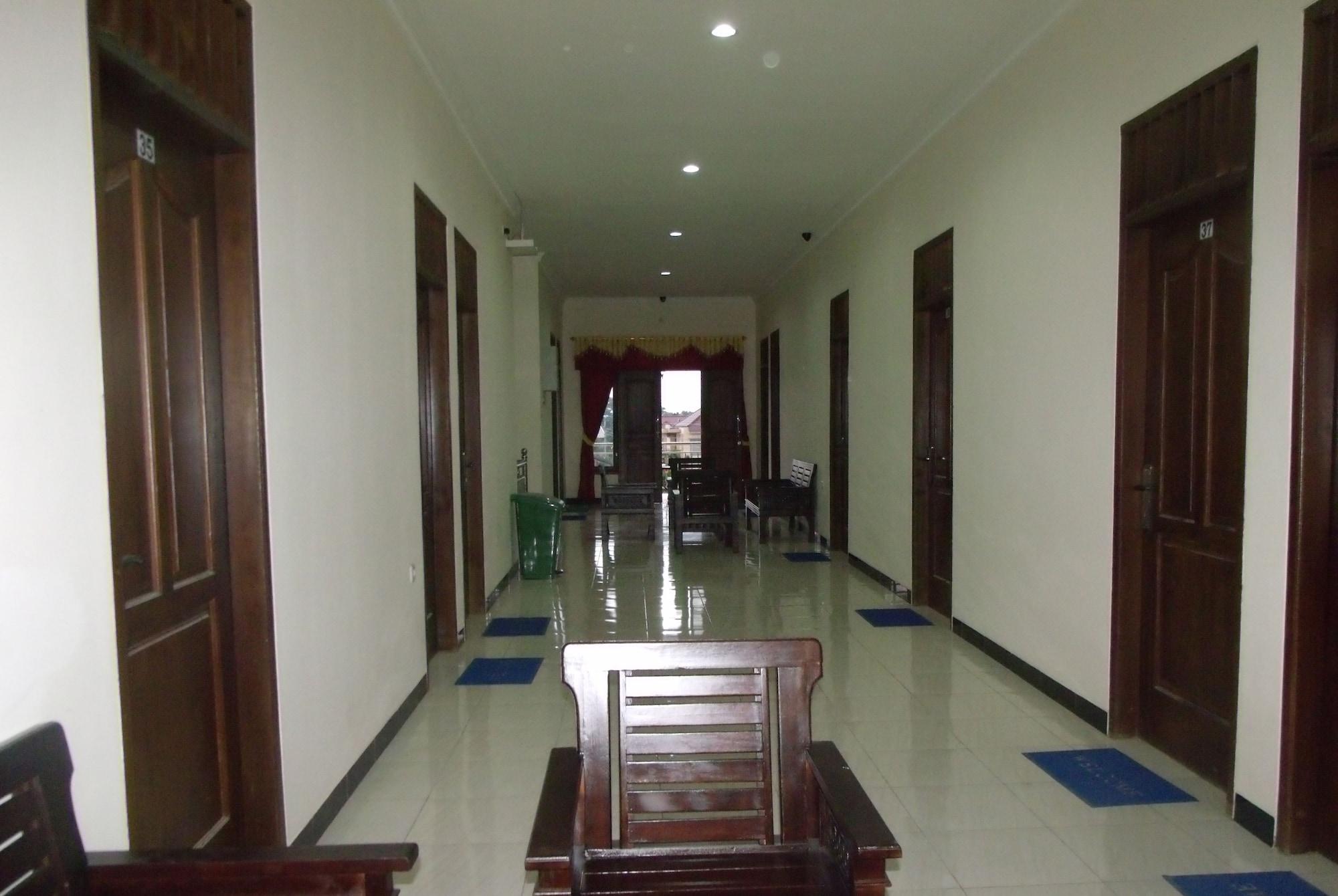 Varios Griya Rambutan Barat