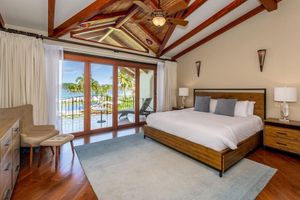 Alquiler Vacacional - Exquisitely Adorned Luxury Unit Right on Flamingo Beach Sleeps 6