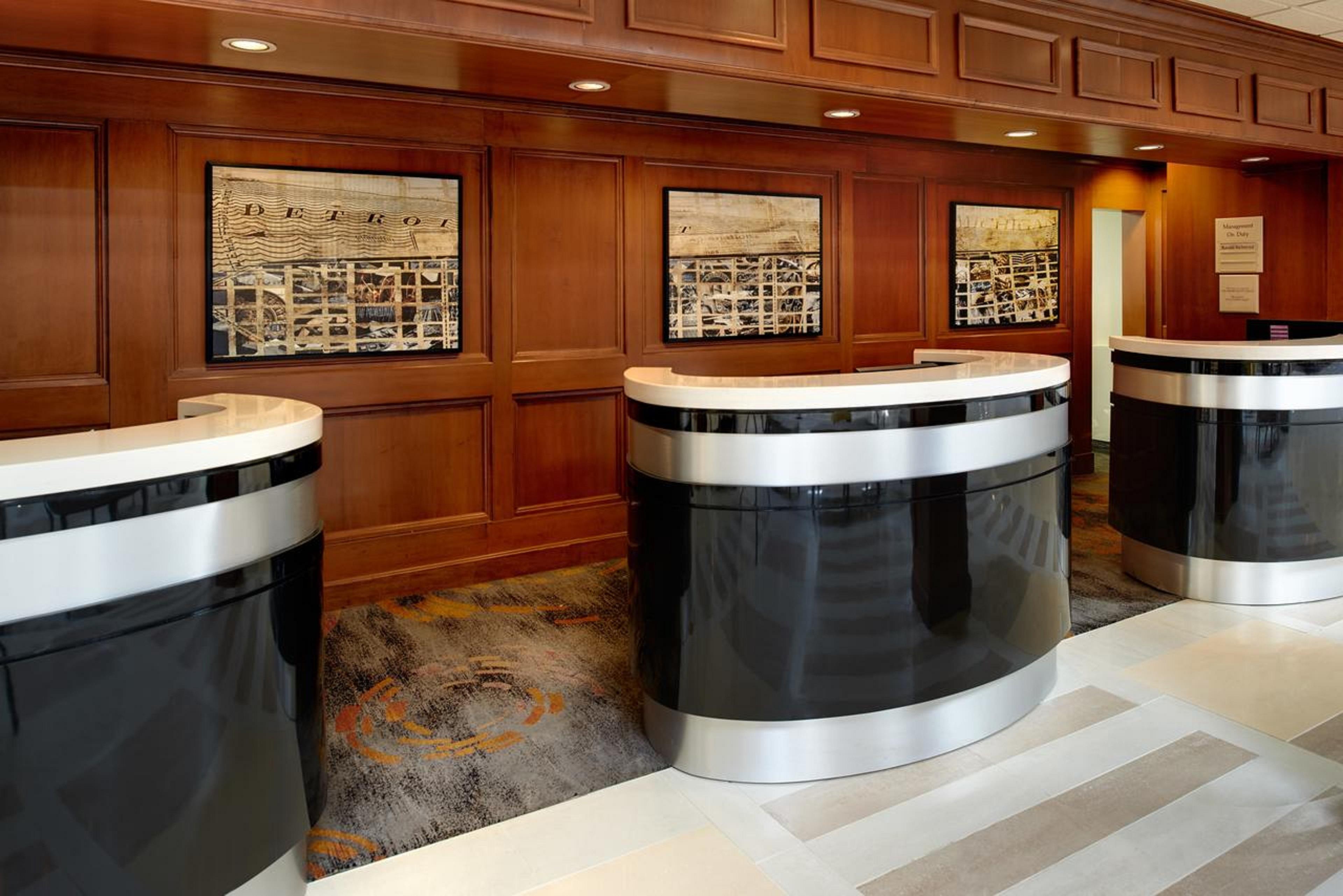 Vista Lobby DoubleTree by Hilton Detroit - Dearborn