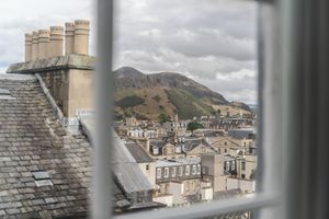 Paquete - CODE - The Court, Edinburgh