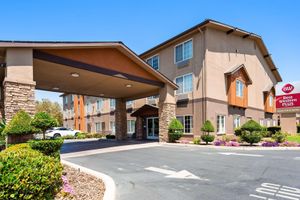 Alojamiento - Best Western Plus Rama Inn & Suites