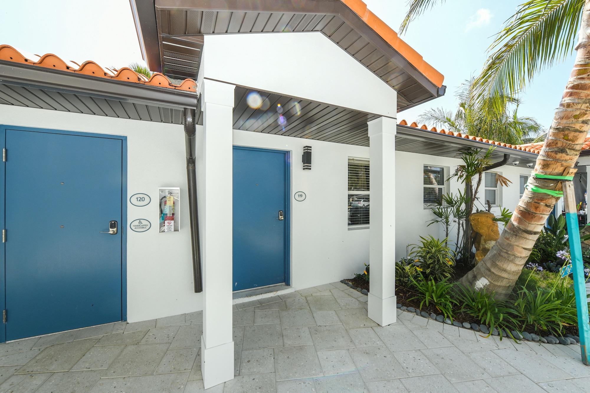 Vista Exterior Siesta Key Beach Resort and Suites