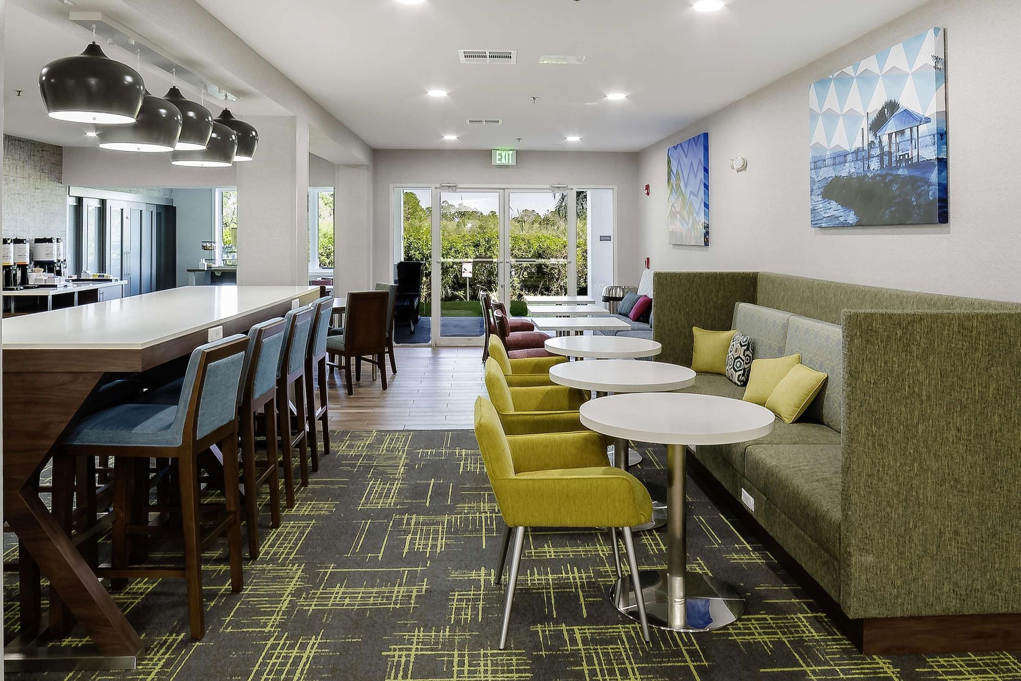 Vista do lobby Hampton Inn Port Charlotte