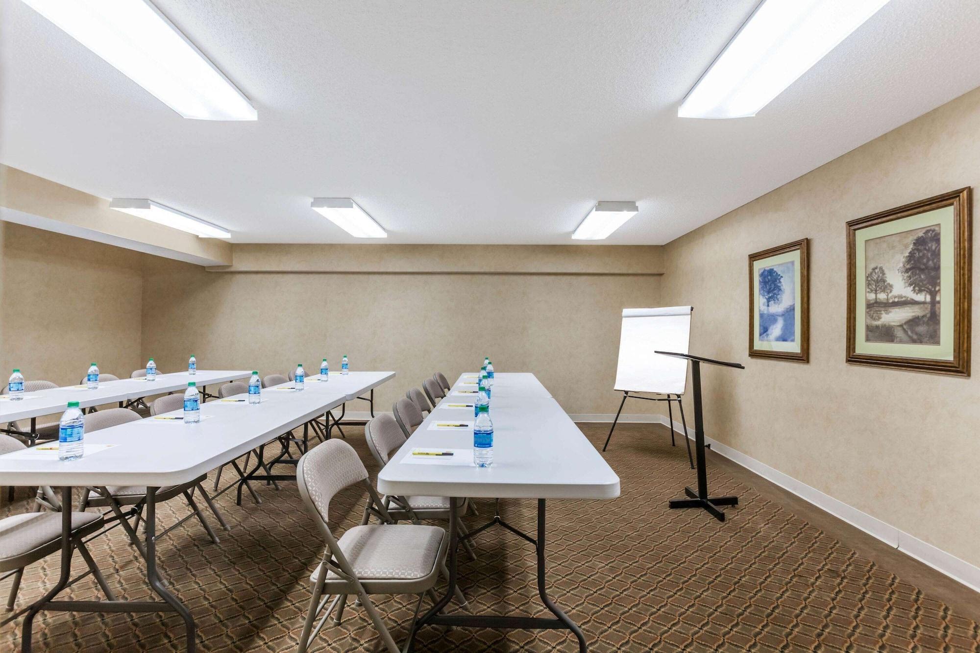 Sala de Reuniones Super 8 by Wyndham Jacksonville AR