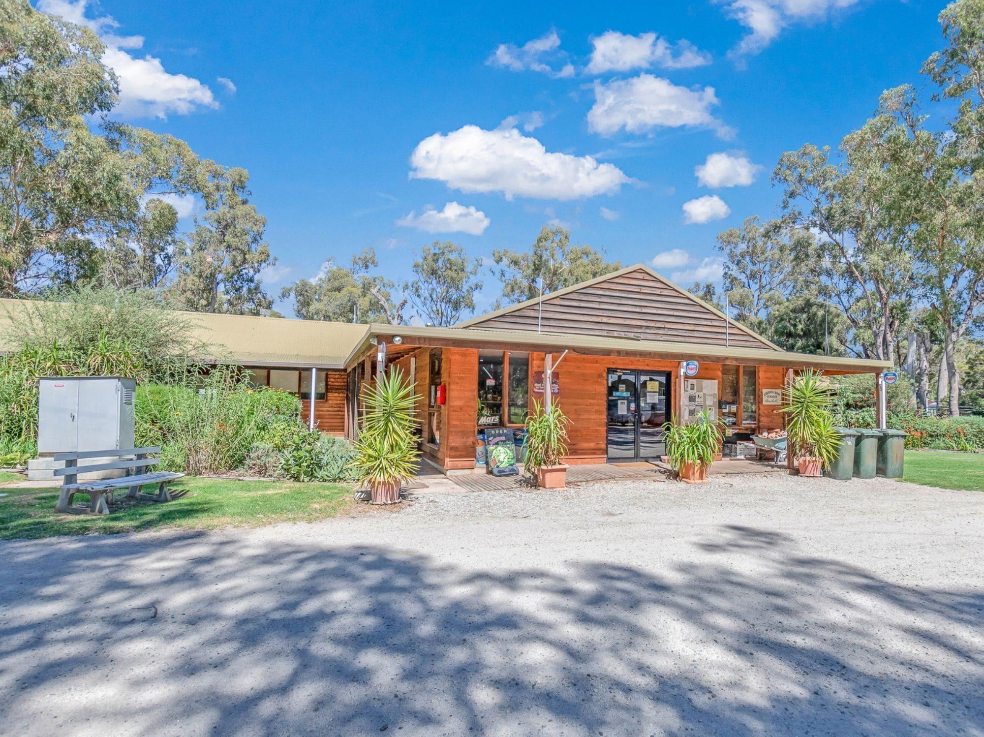 Vista Lobby Torrumbarry Weir Holiday Park