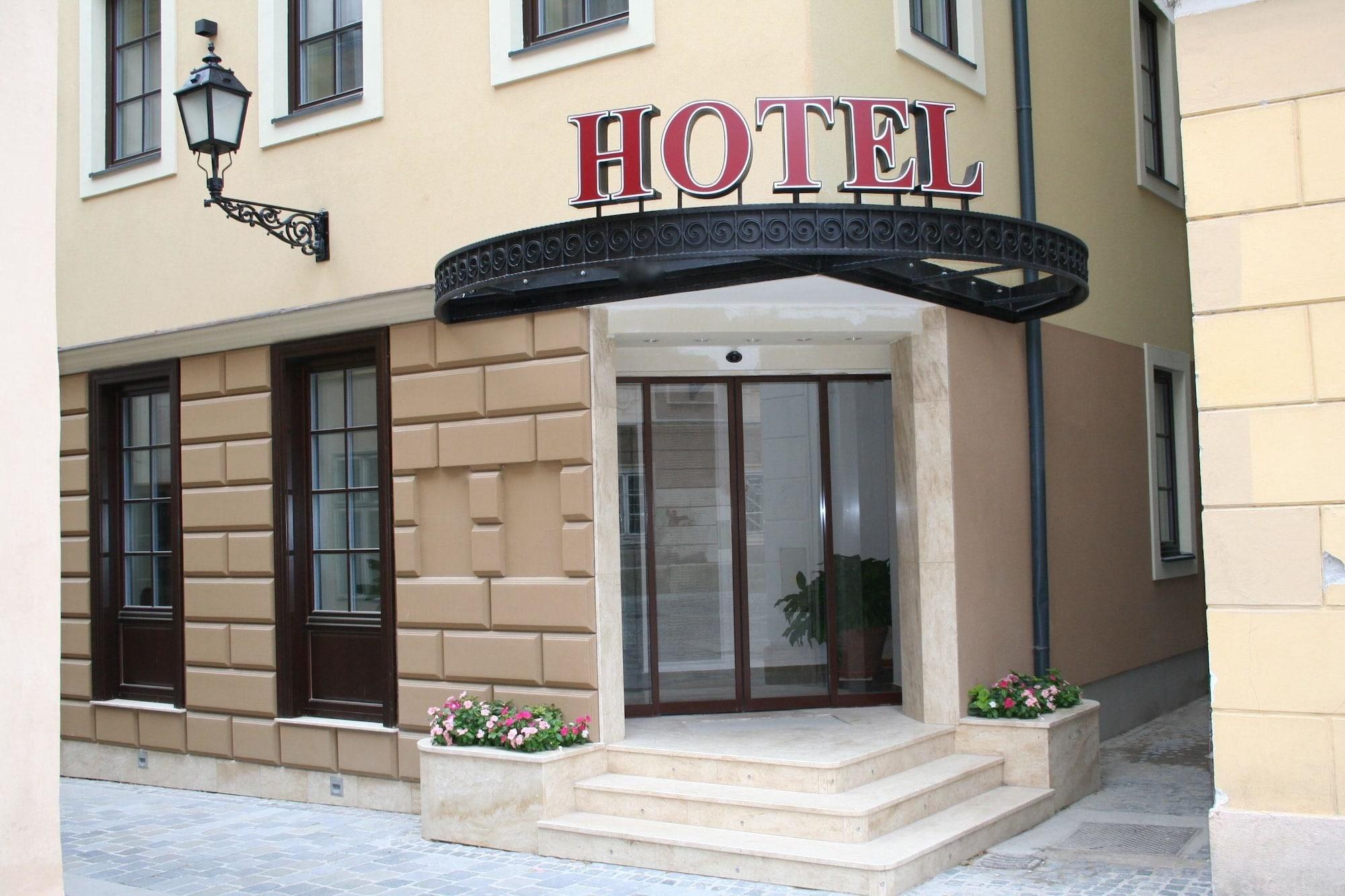 Vista Exterior Hotel Capitulum