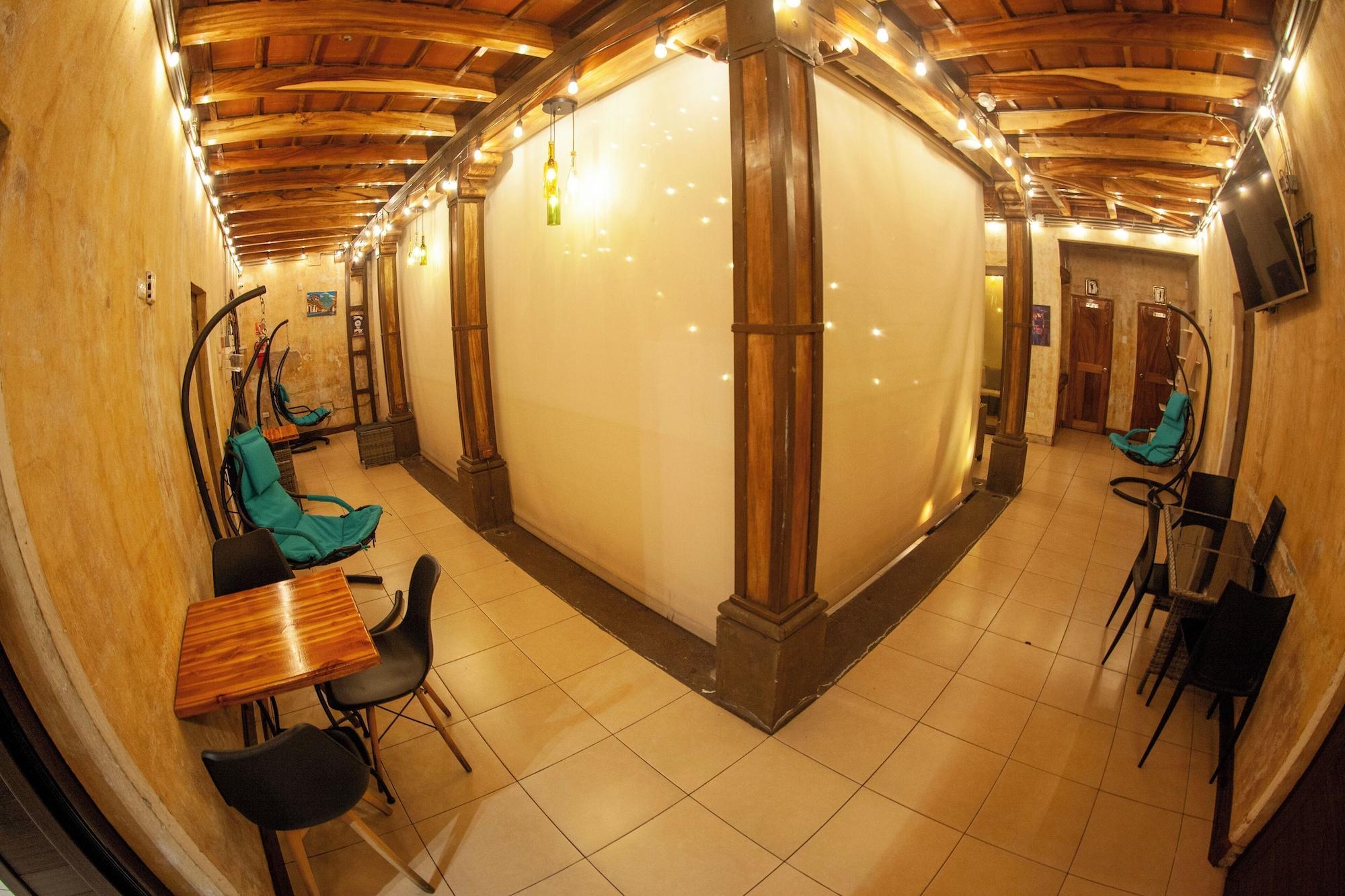 Vista Lobby Hot Chipilin