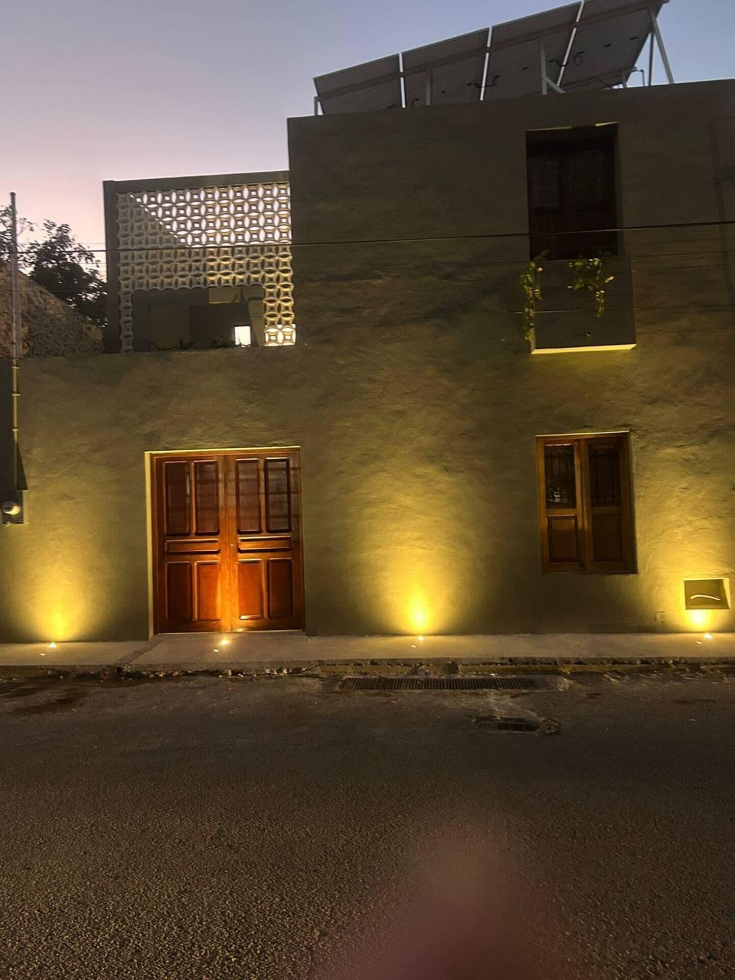 Estacionamiento Private suite with garden view