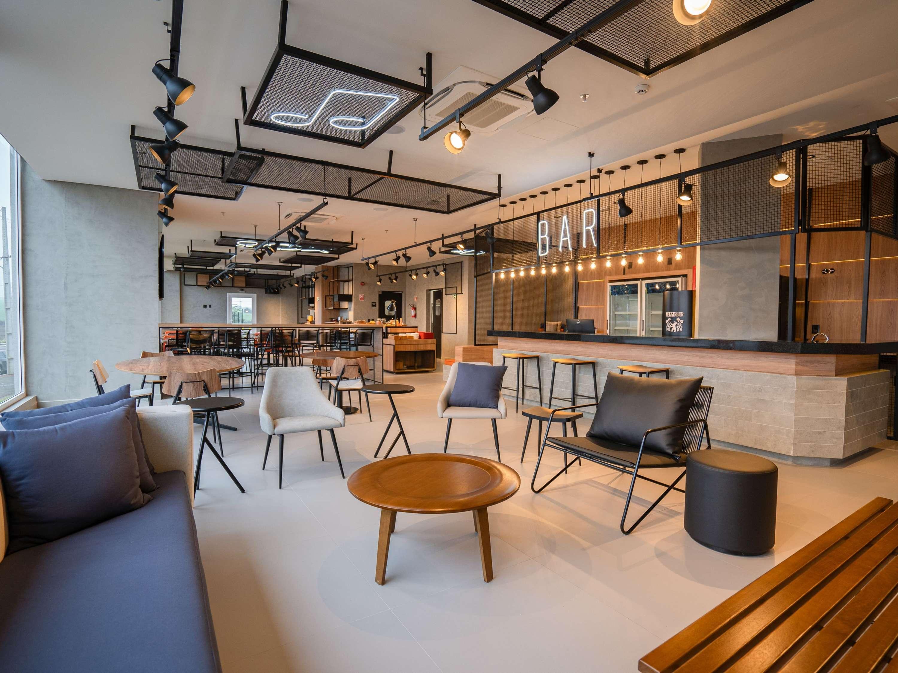 Bar/Salón Ibis Guarapuava
