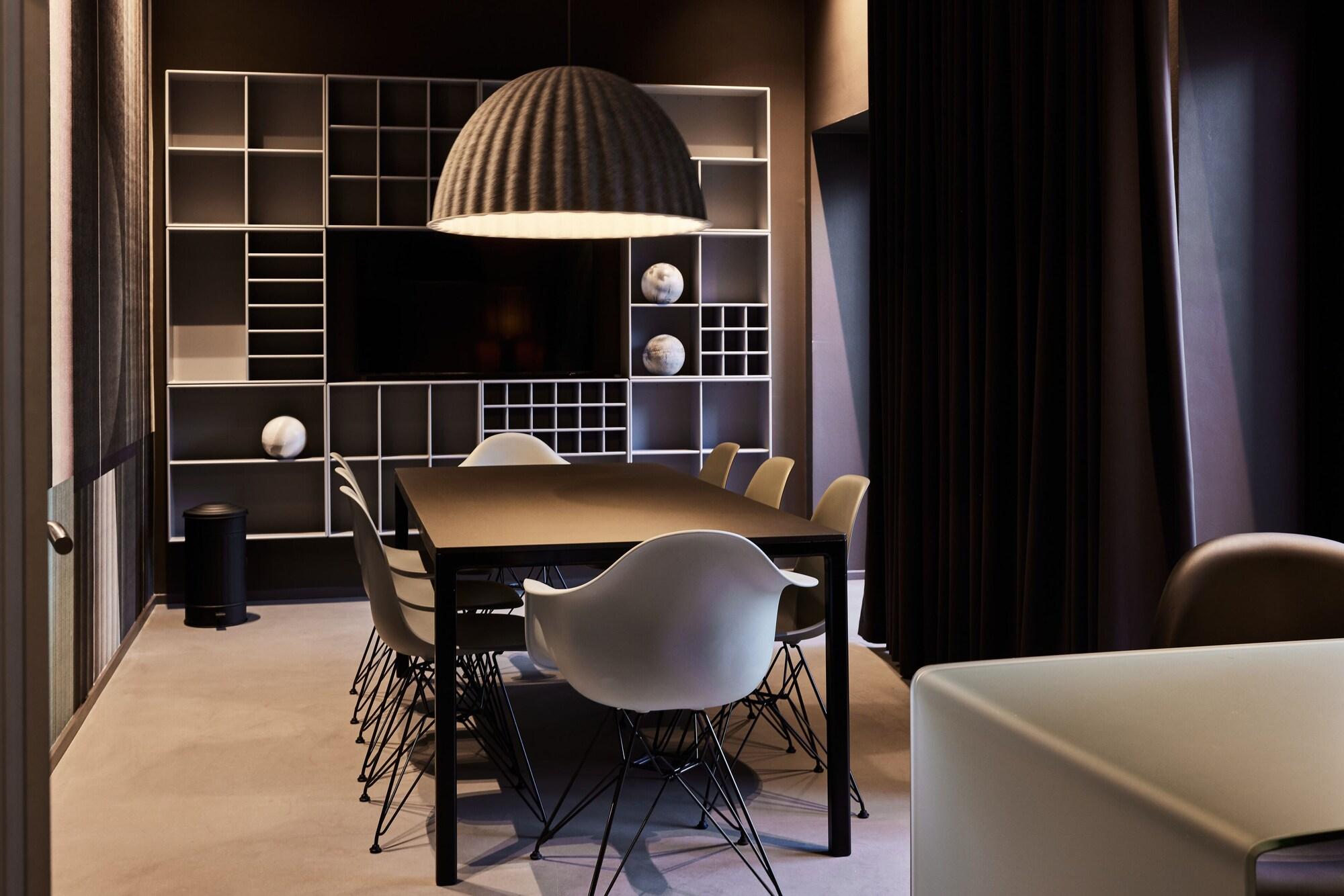 Sala de Reuniones Kirk Suites