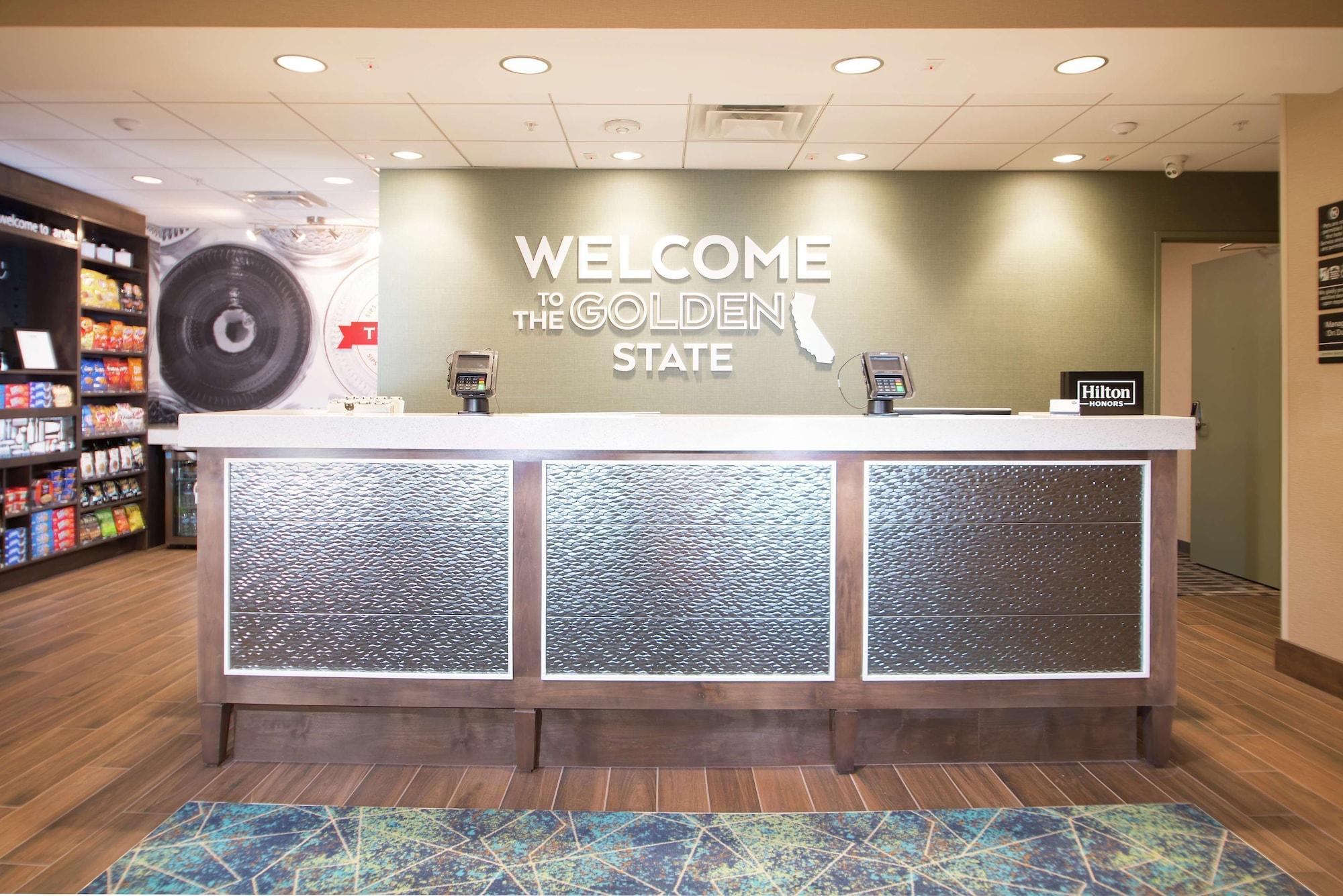 Vista Lobby Hampton Inn Arvin Tejon Ranch
