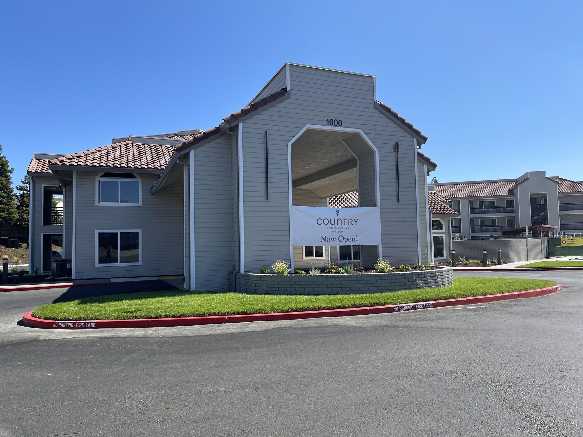 Vista Exterior Country Inn & Suites by Radisson Vallejo, CA
