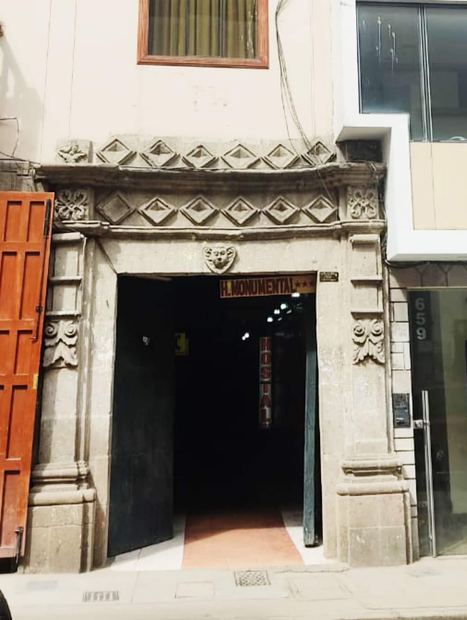 Vista Exterior Hostal Monumental