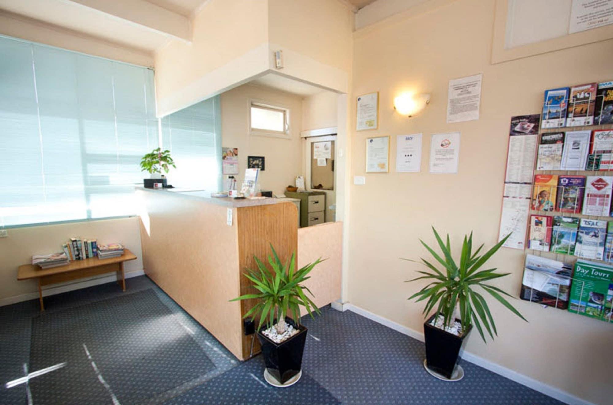 Vista Lobby Parkville Motel