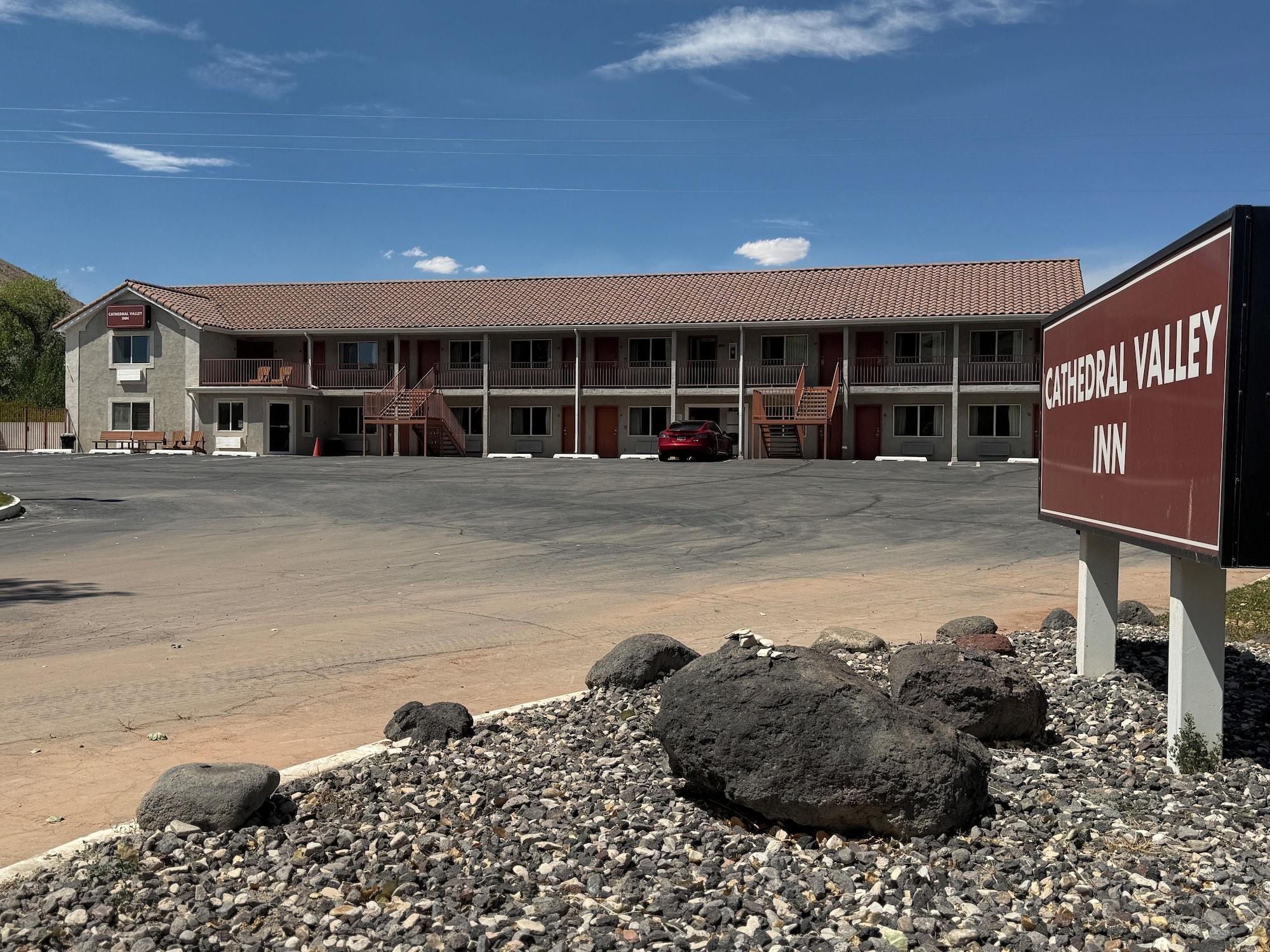 Vista Exterior Cathedral Valley Inn