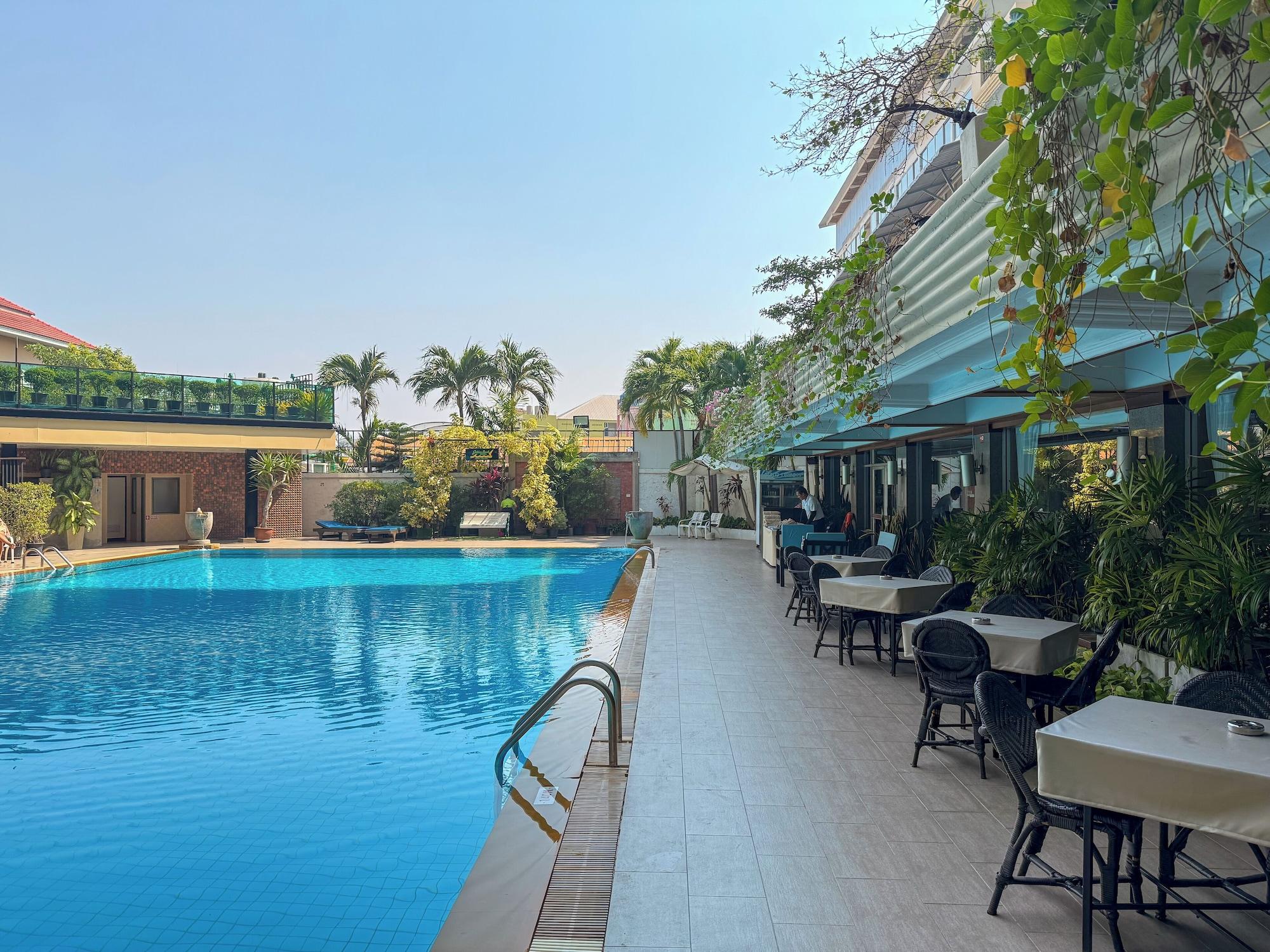 Vista Exterior Golden Beach Hotel Pattaya