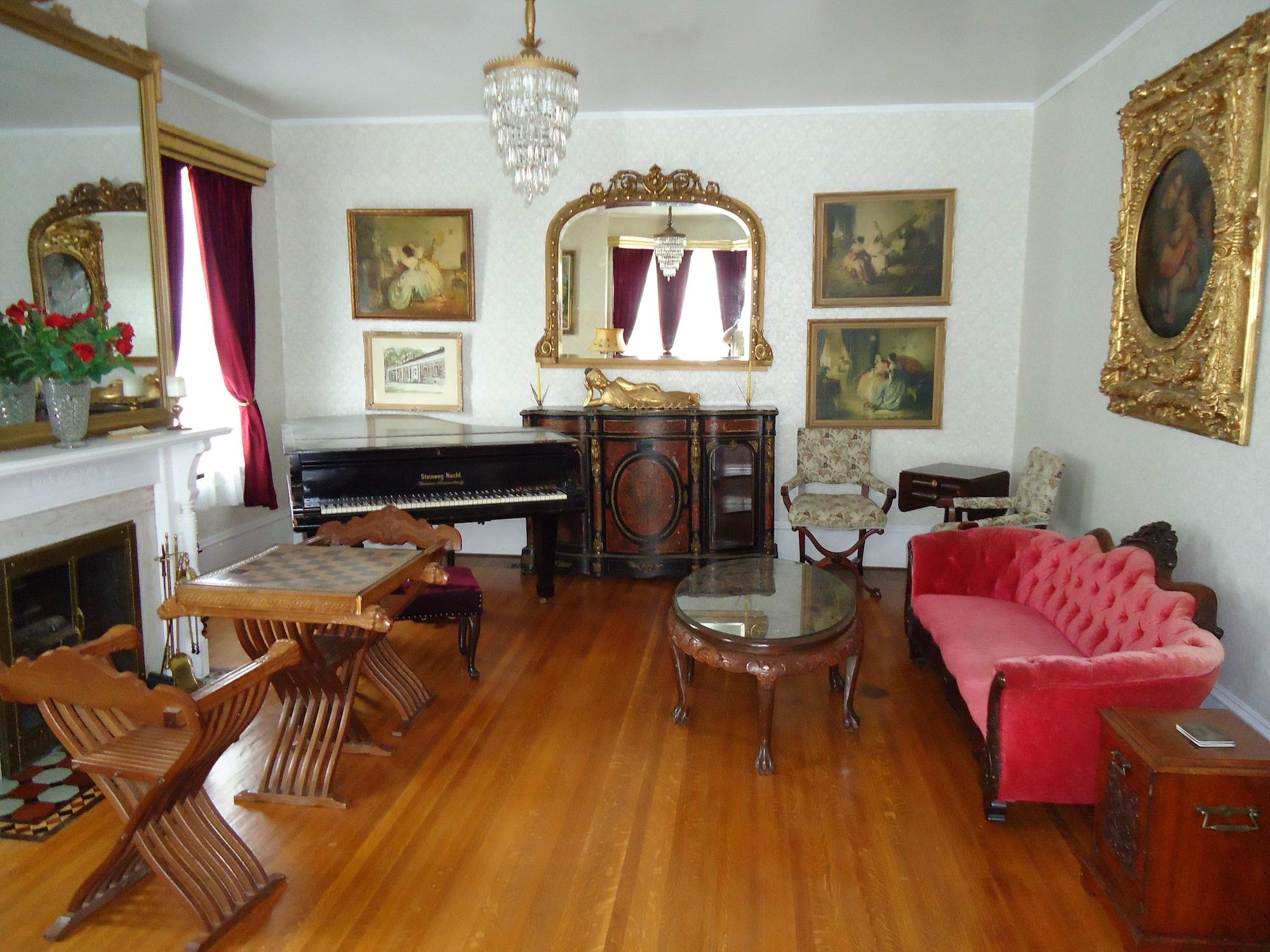 Bar/Salón Governor's Mansion Inn