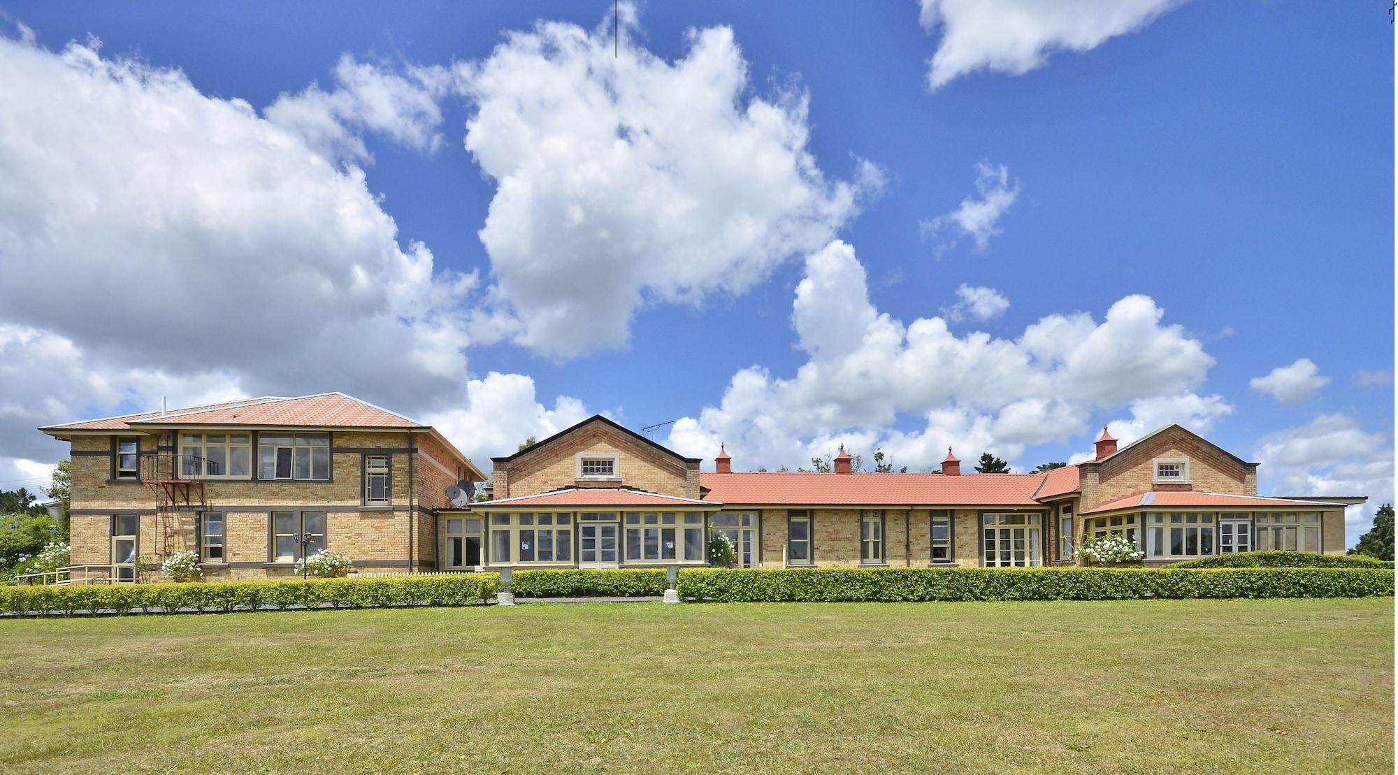 Vista Exterior Manor Views