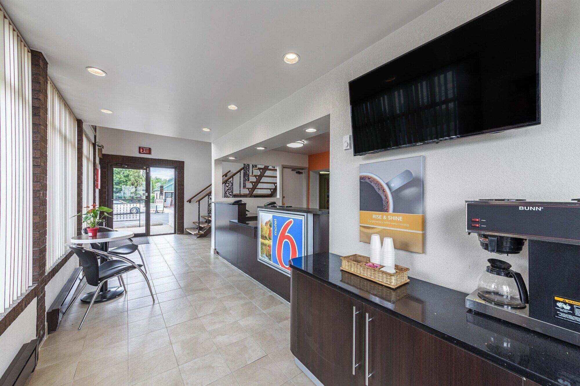 Bar/Salón Motel 6 Warminster, PA