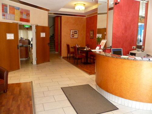 Hotel Mondial by null