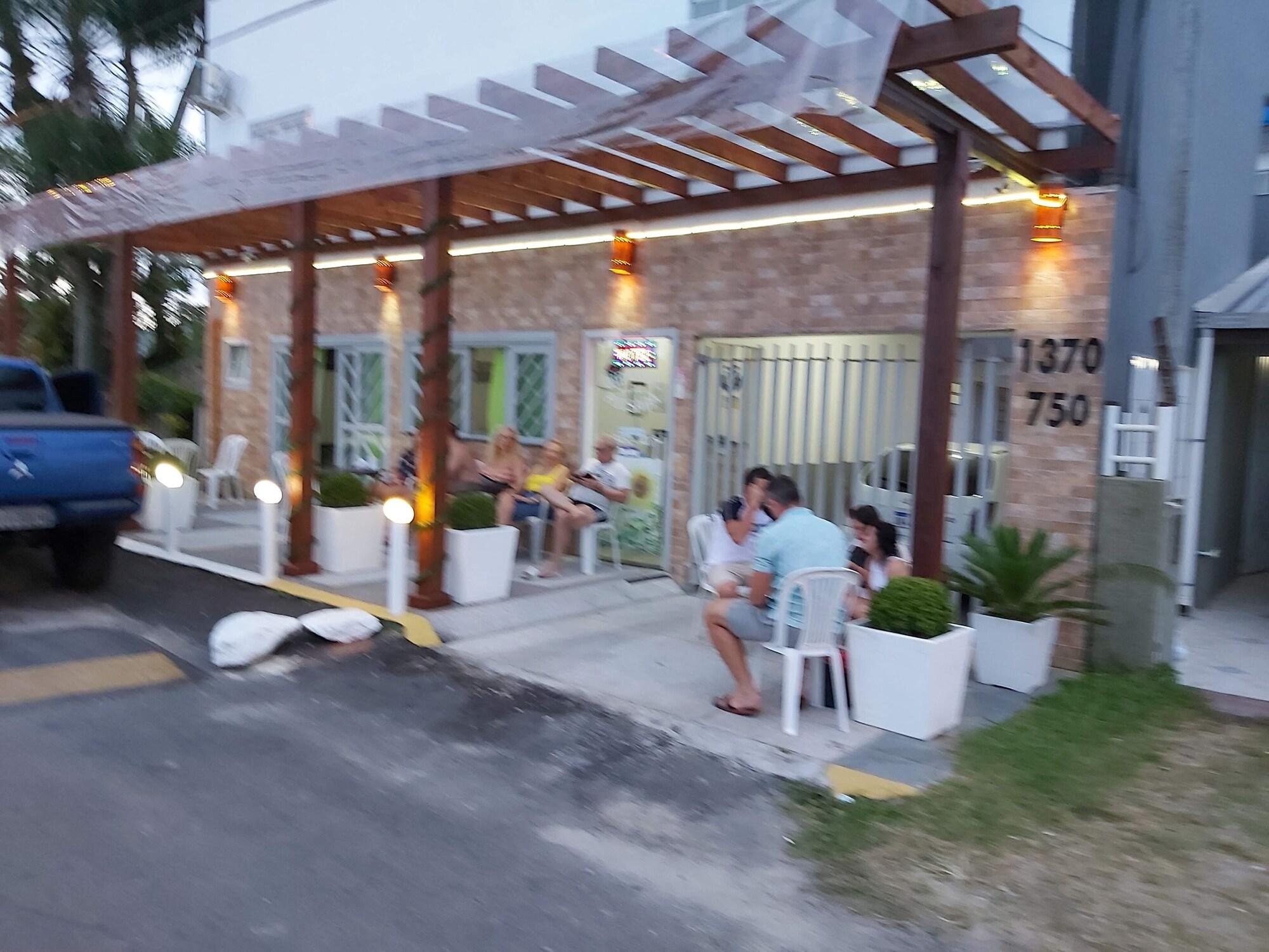 Vista Exterior Pousada Girassol