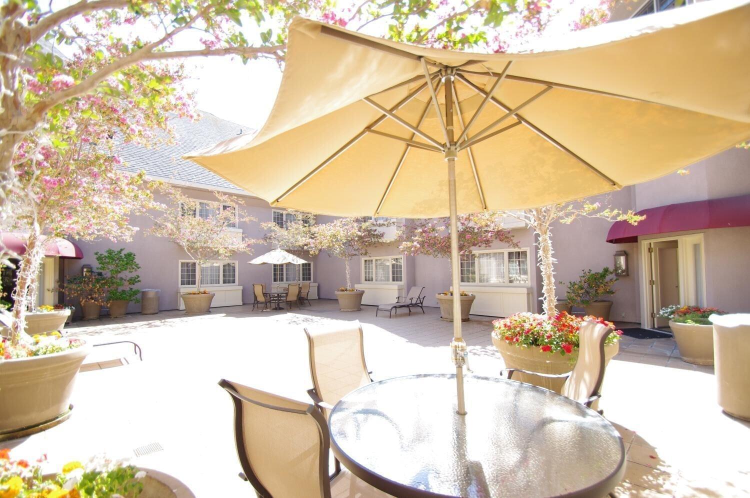 Restaurant Woodcrest Hotel Cupertino