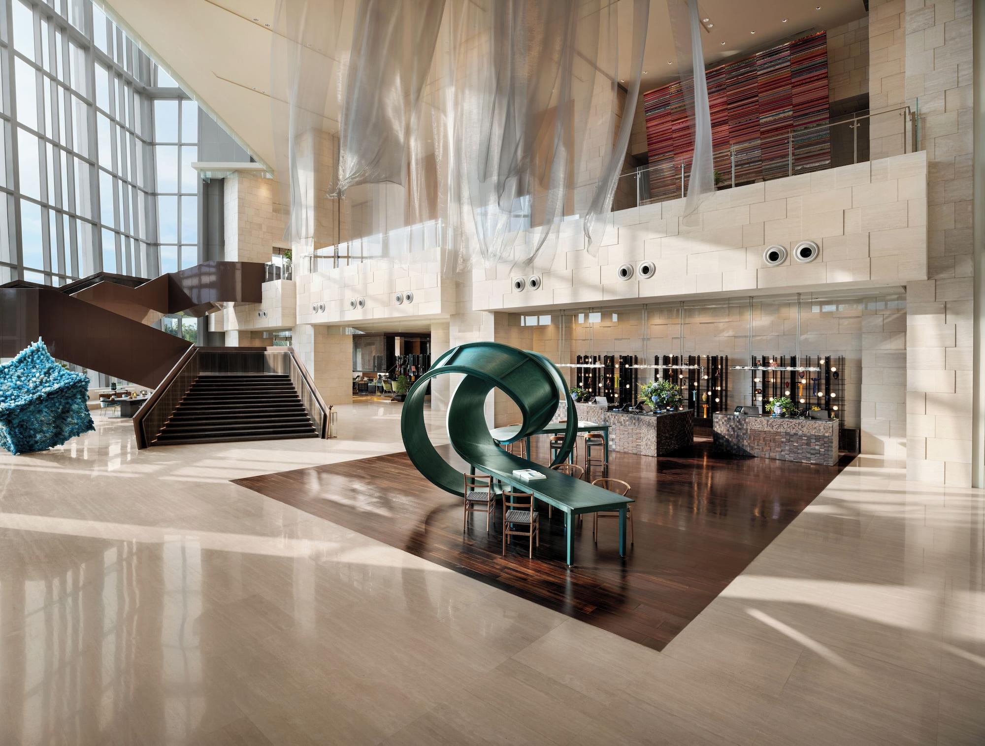 Vista Lobby New World Shenyang Hotel