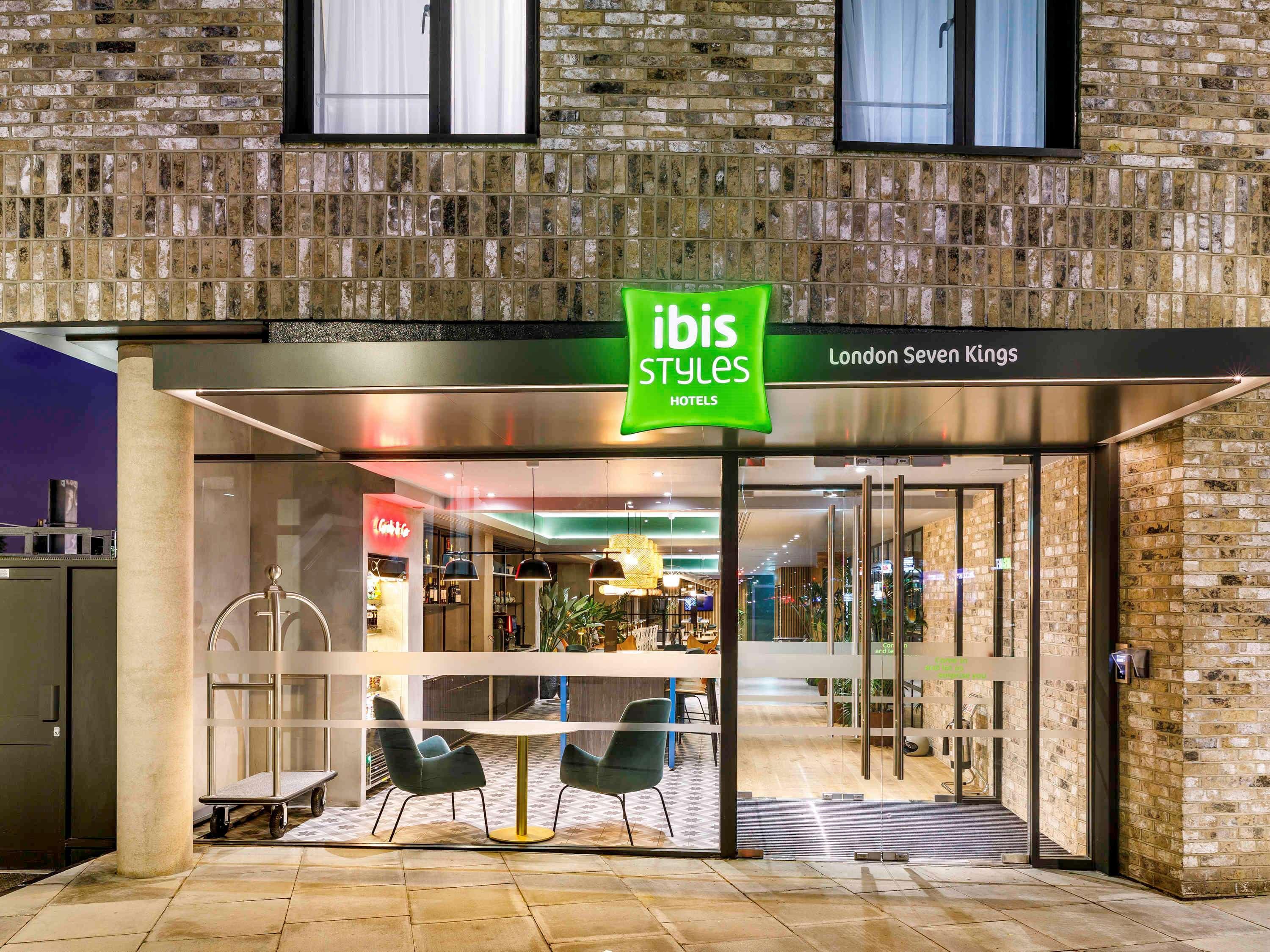 Vista Exterior Ibis Styles London Seven Kings