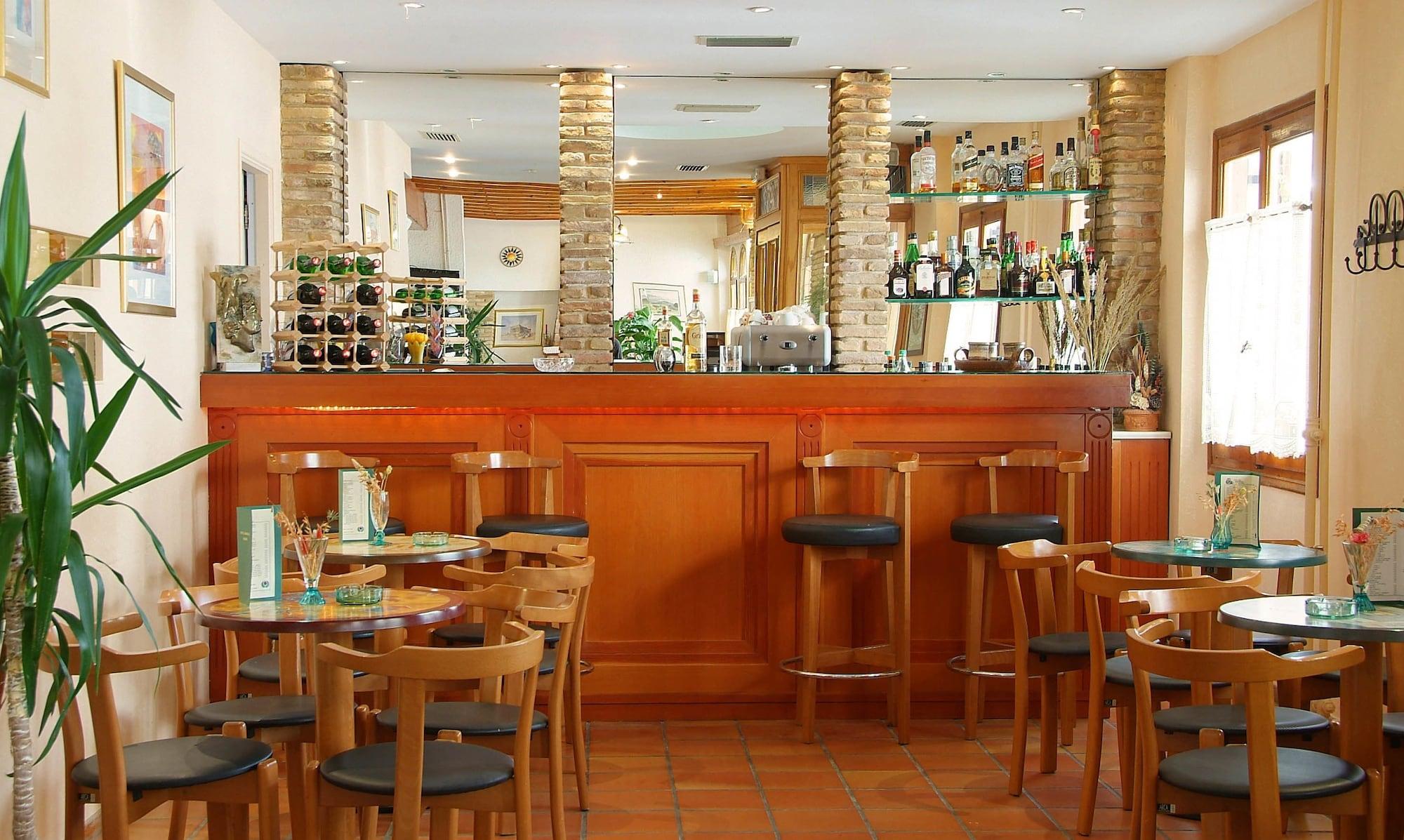Bar/Salón Acropole Delphi
