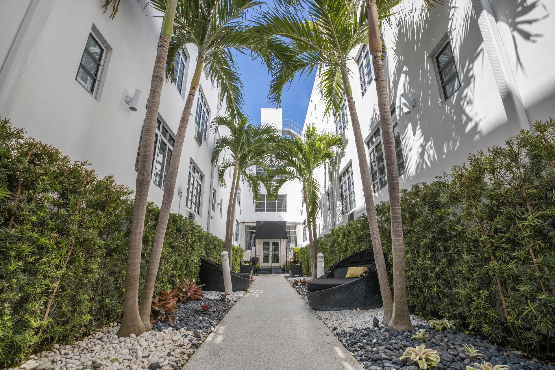 Hotel Lincoln Arms Suites