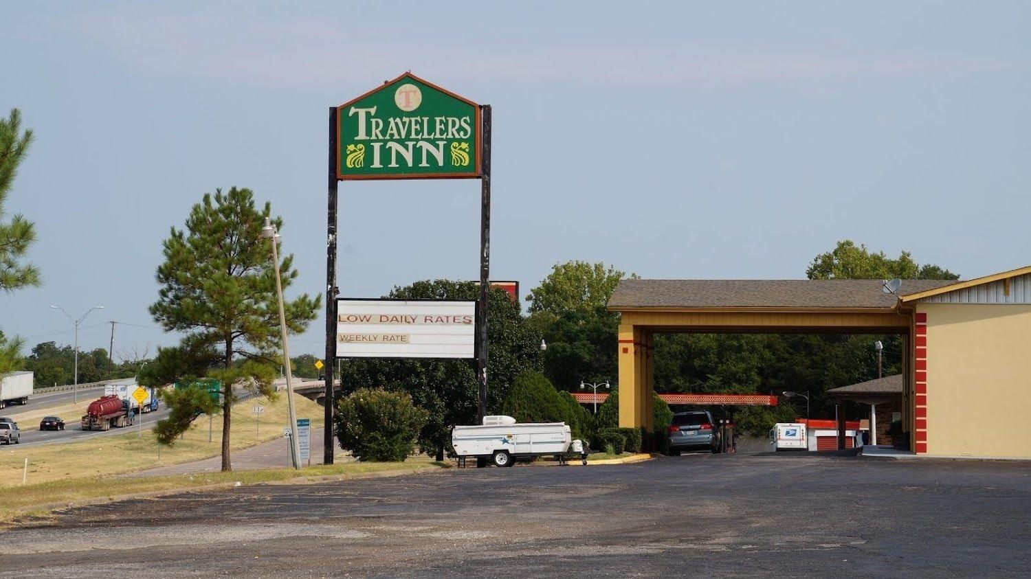 Vista Exterior Travelers Inn