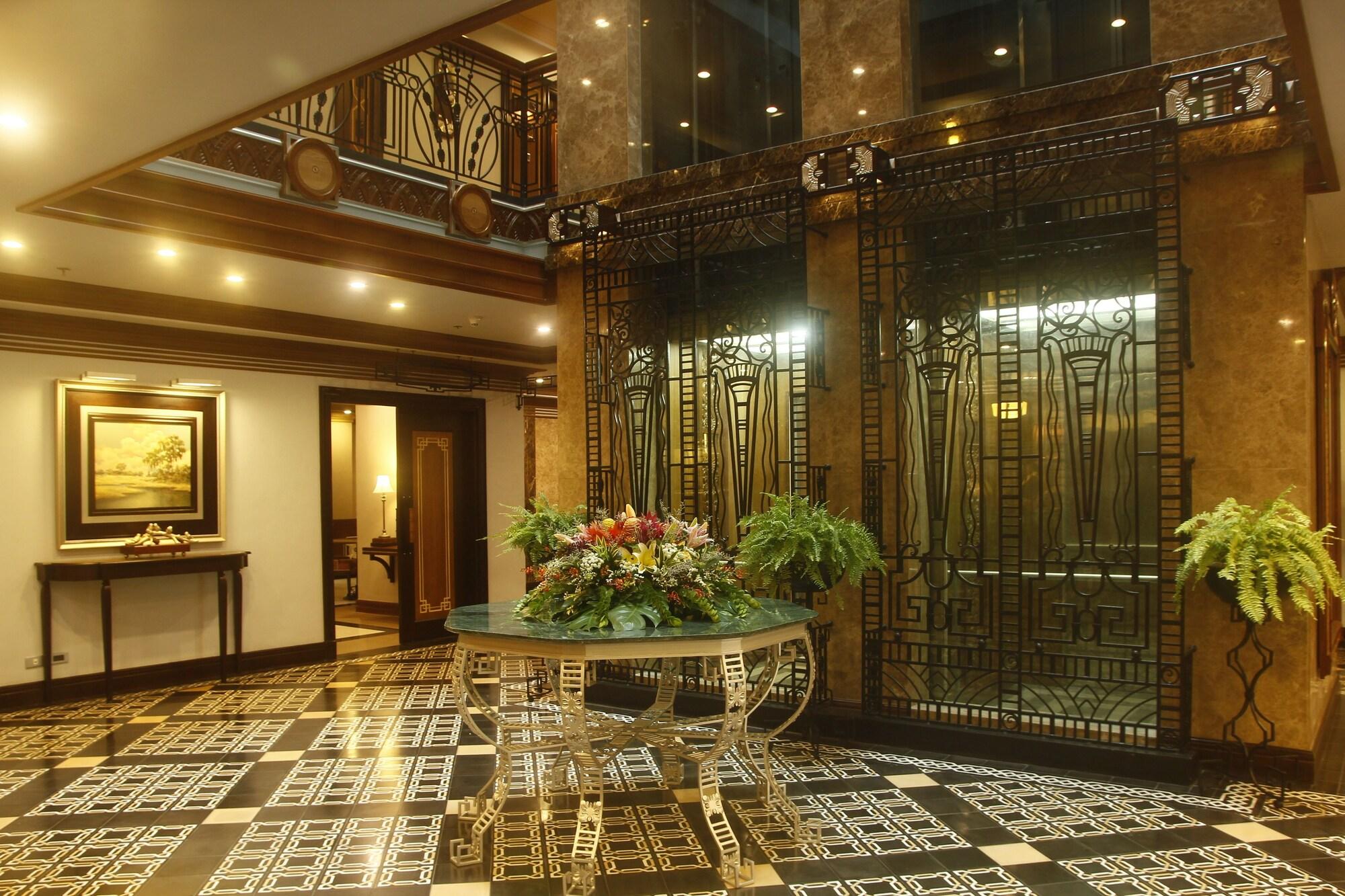 Vista Lobby Herald Suites Polaris