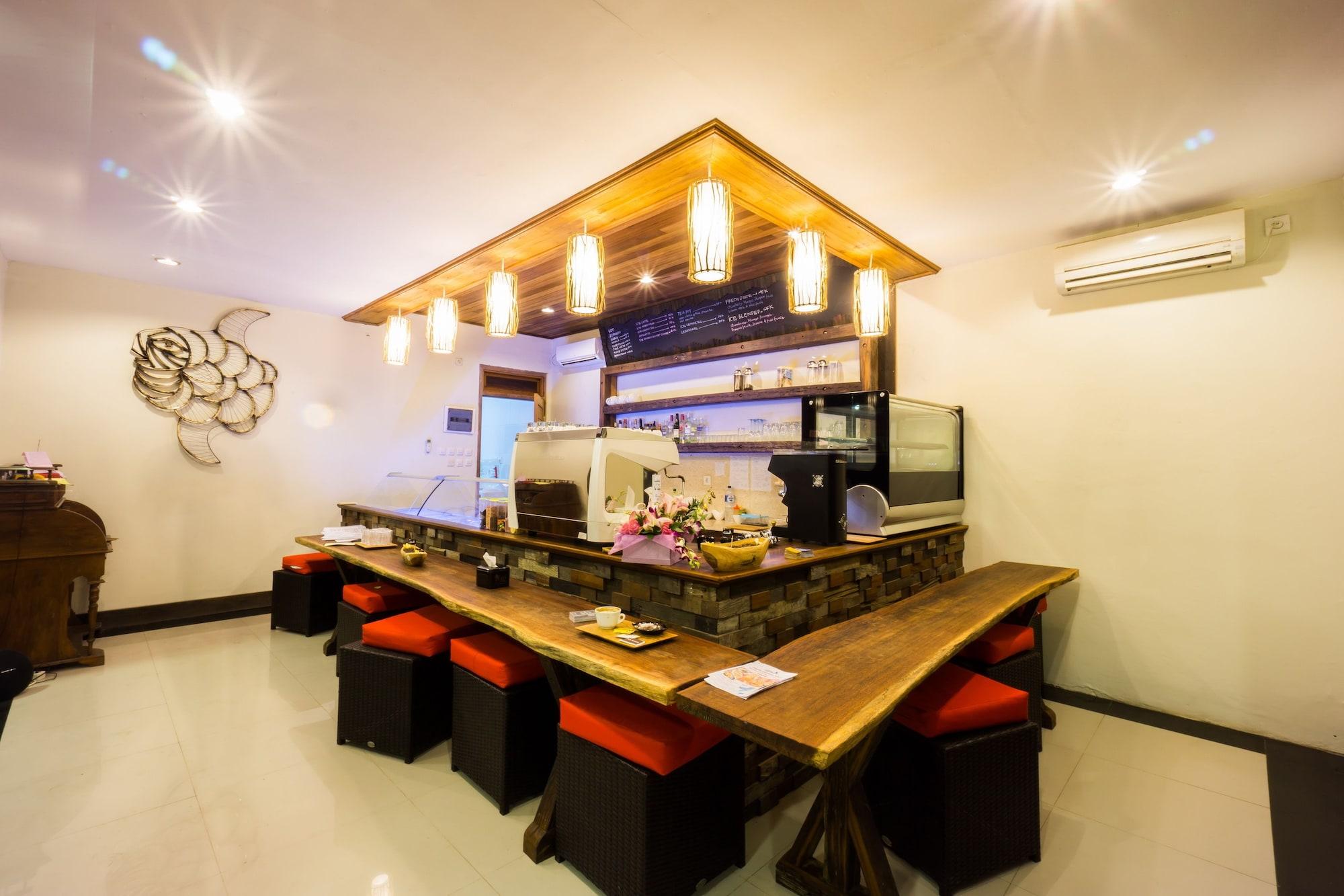 Bar/Salón Baruna Frangipani Lembongan