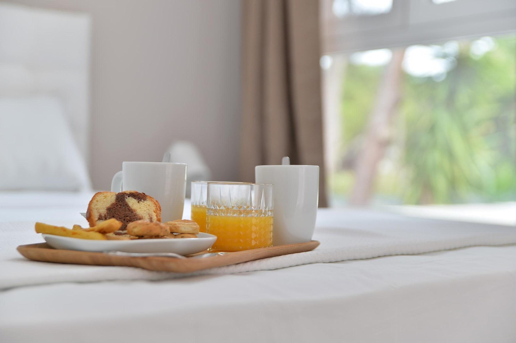 Restaurant Alekos Luxury Suites Free 24h Transportation From - To Airport