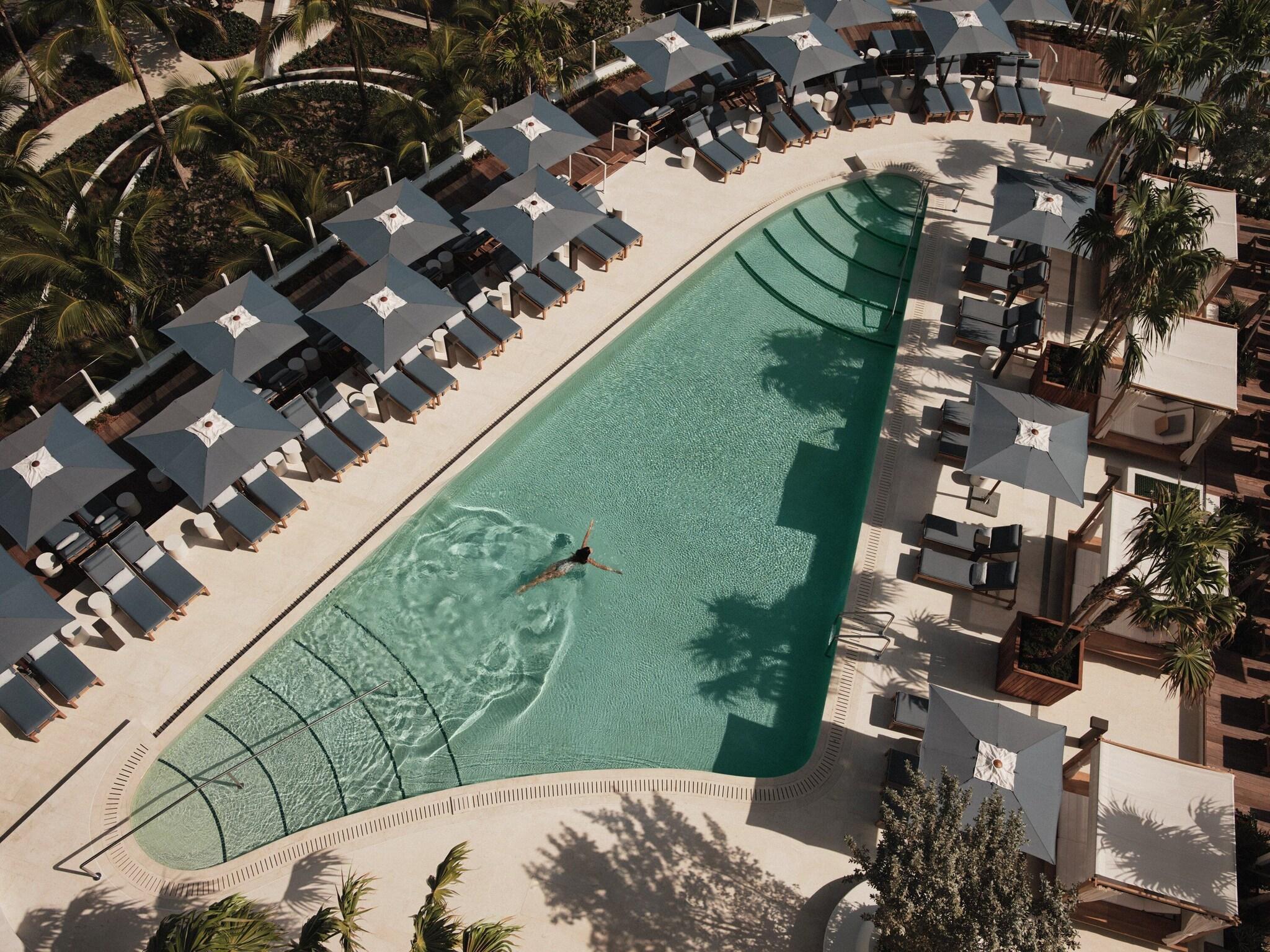 Vista Exterior Four Seasons Hotel and Residences Fort Lauderdale