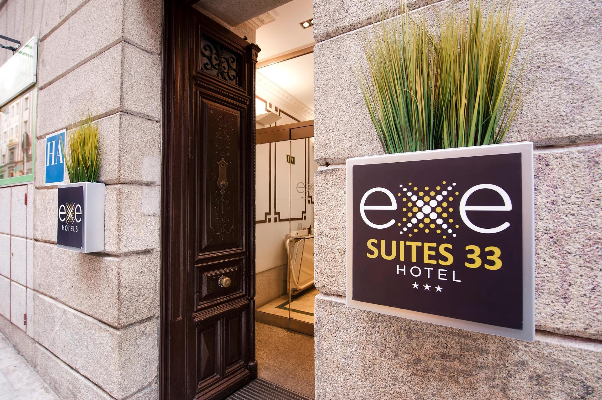Vista Exterior Hotel Exe Suites 33